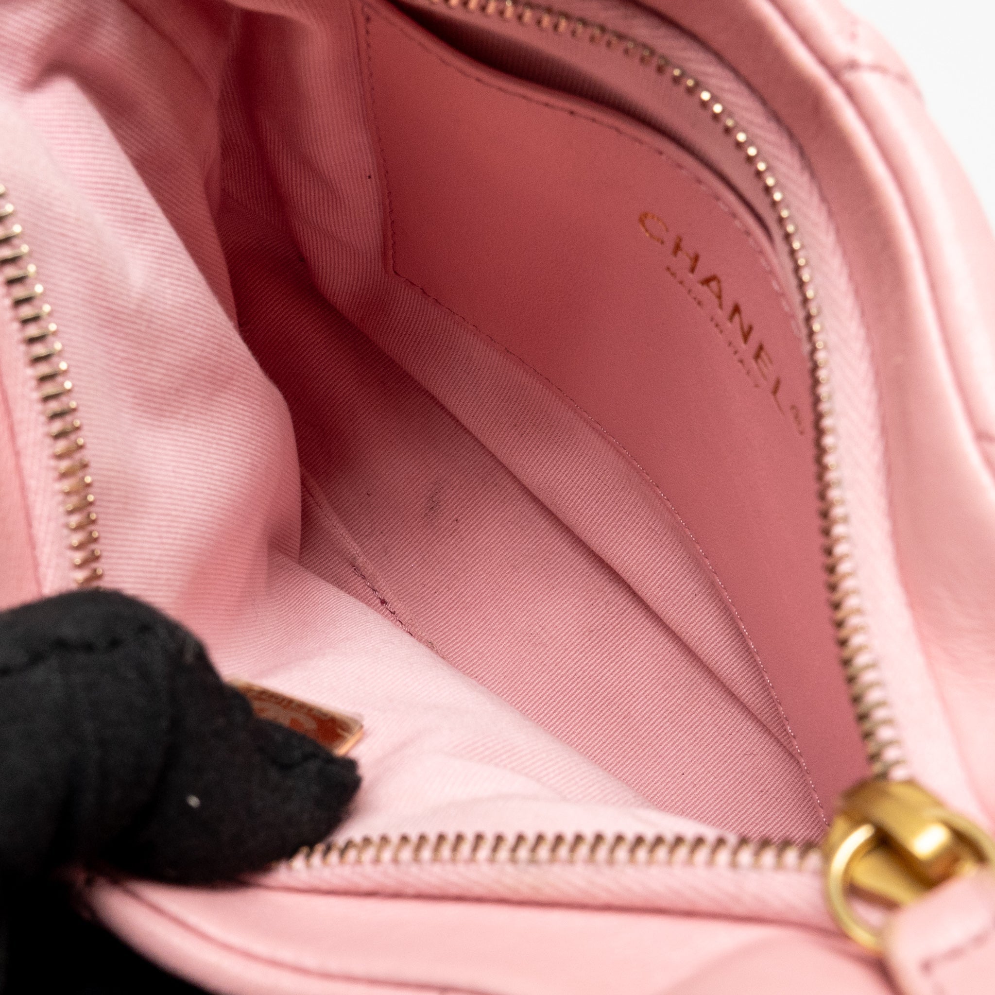 chanel-22k-hobo-bag-with-logo-chain-lambskin-pink-ghw-microchip