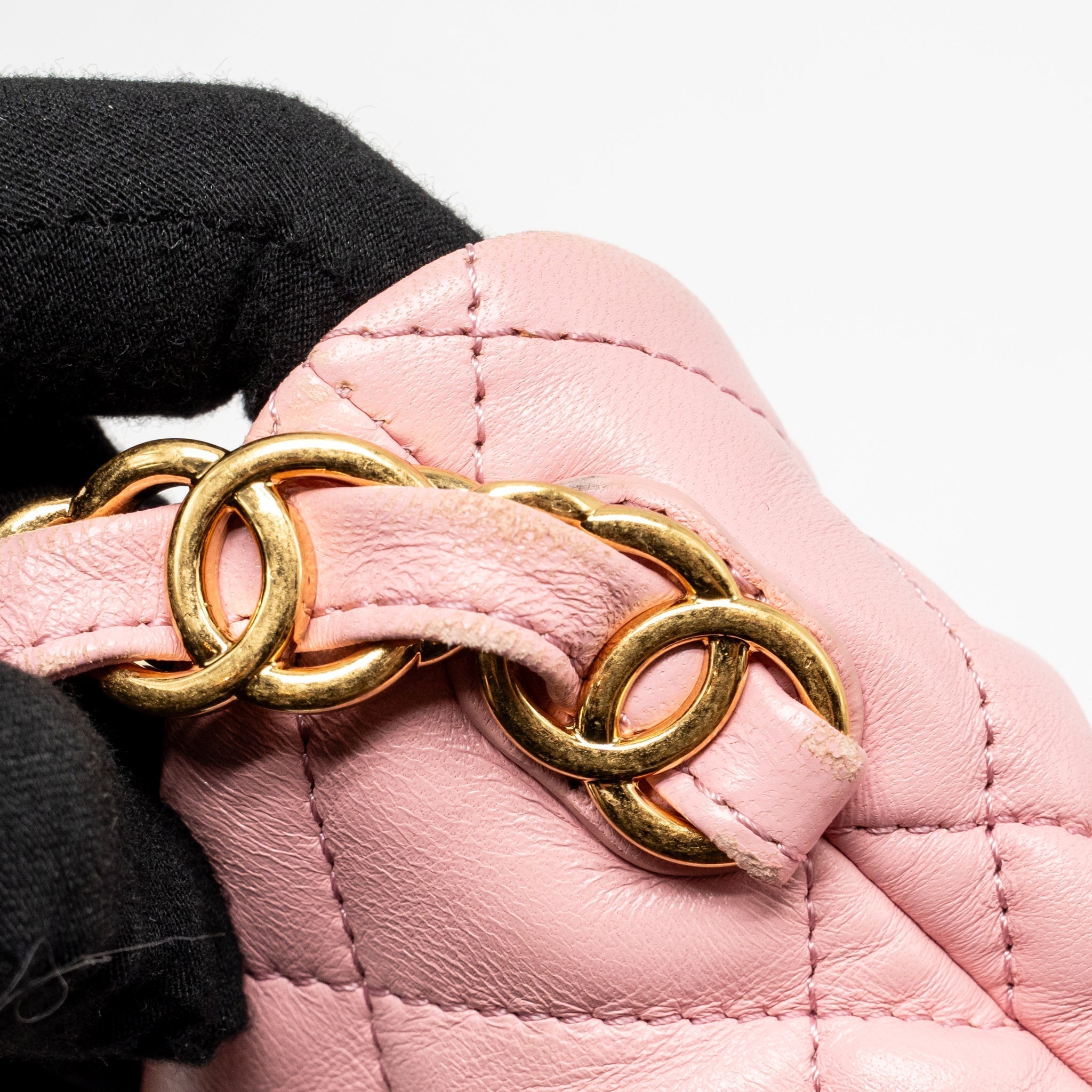 chanel-22k-hobo-bag-with-logo-chain-lambskin-pink-ghw-microchip