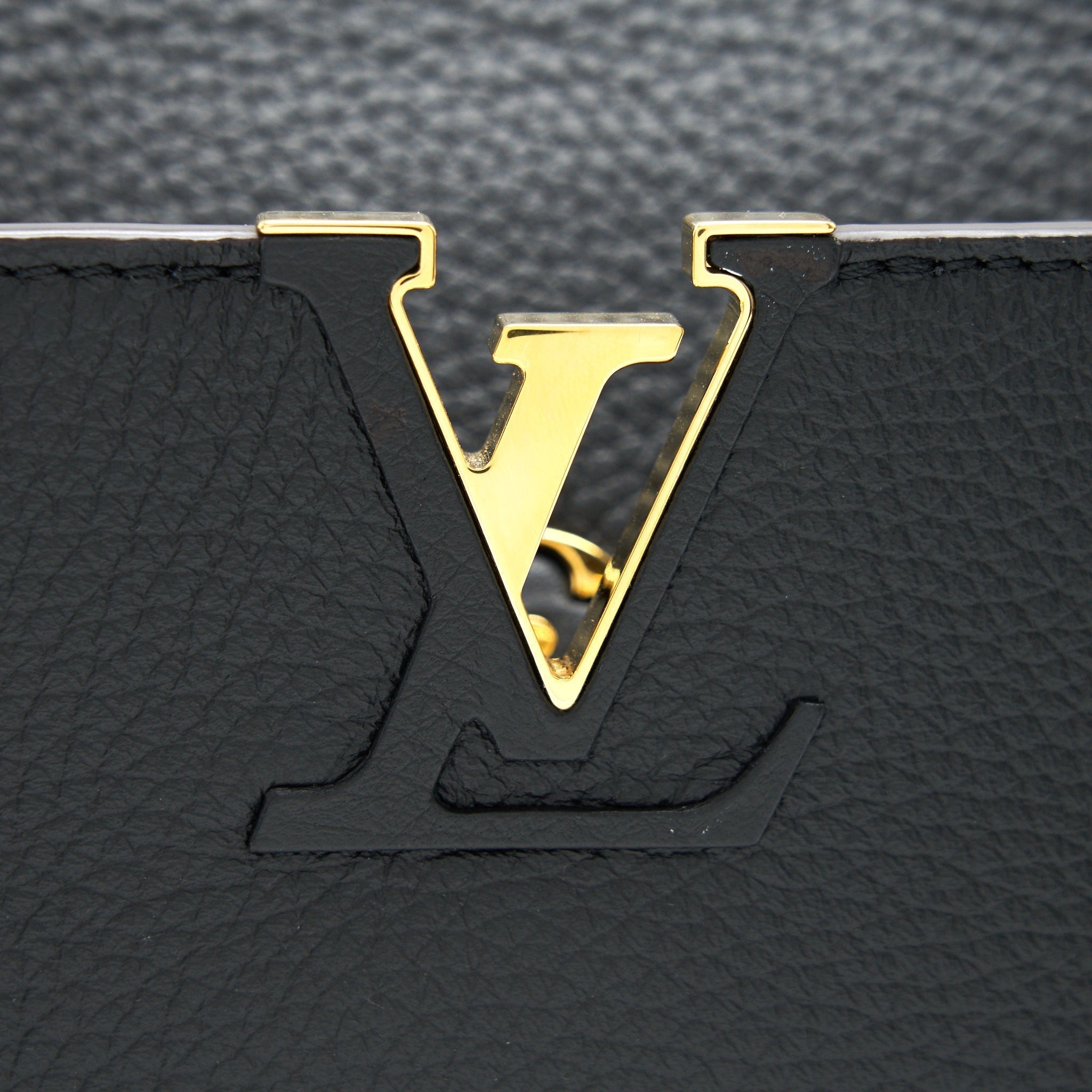 louis-vuitton-capucines-bb-black