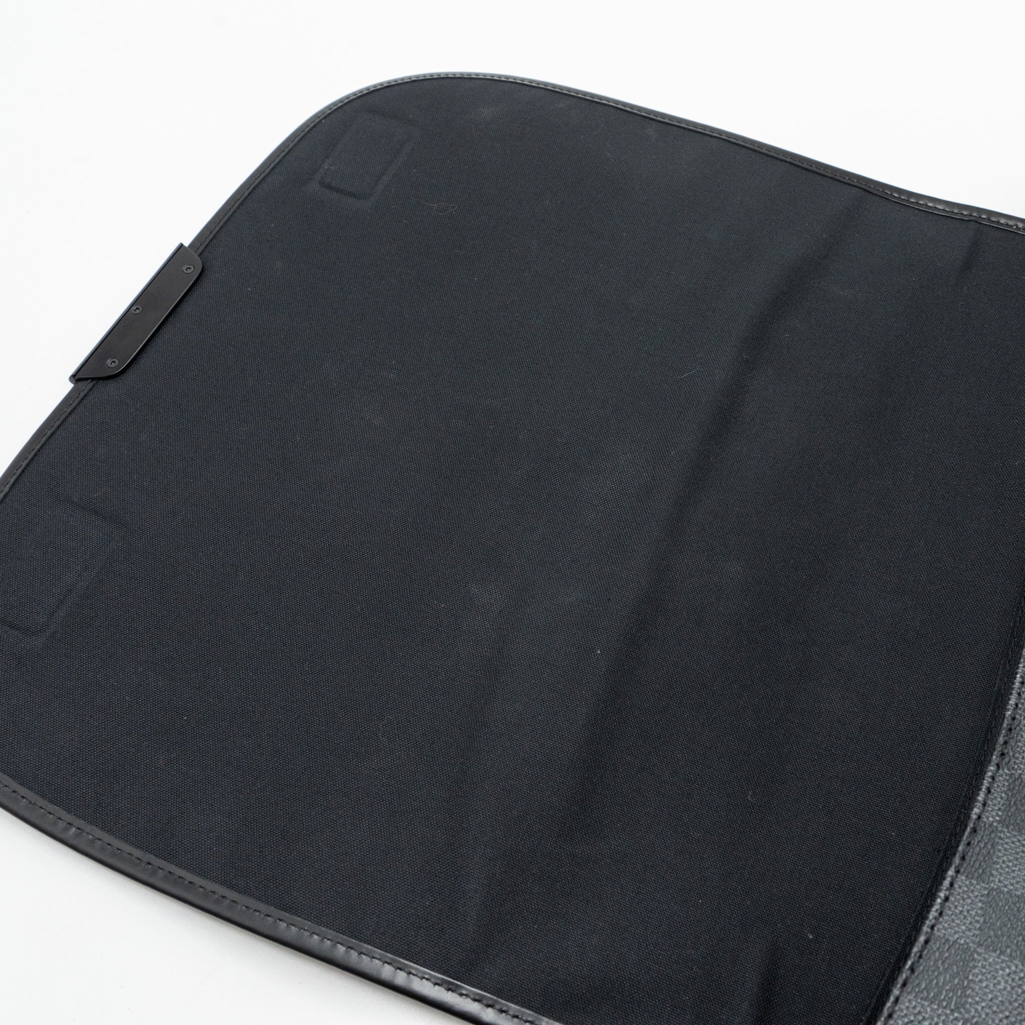 louis-vuitton-large-messanger-bag-damier-graphite-canvas-with-black-hardware