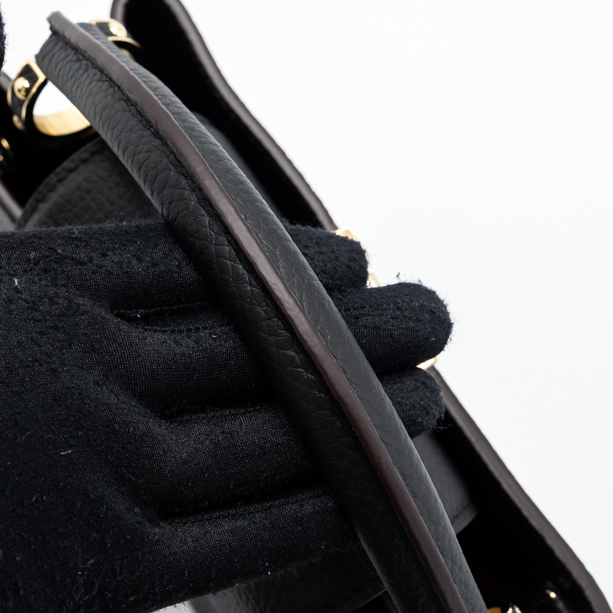 louis-vuitton-capucines-bb-taurillon-black-ghwnew-version
