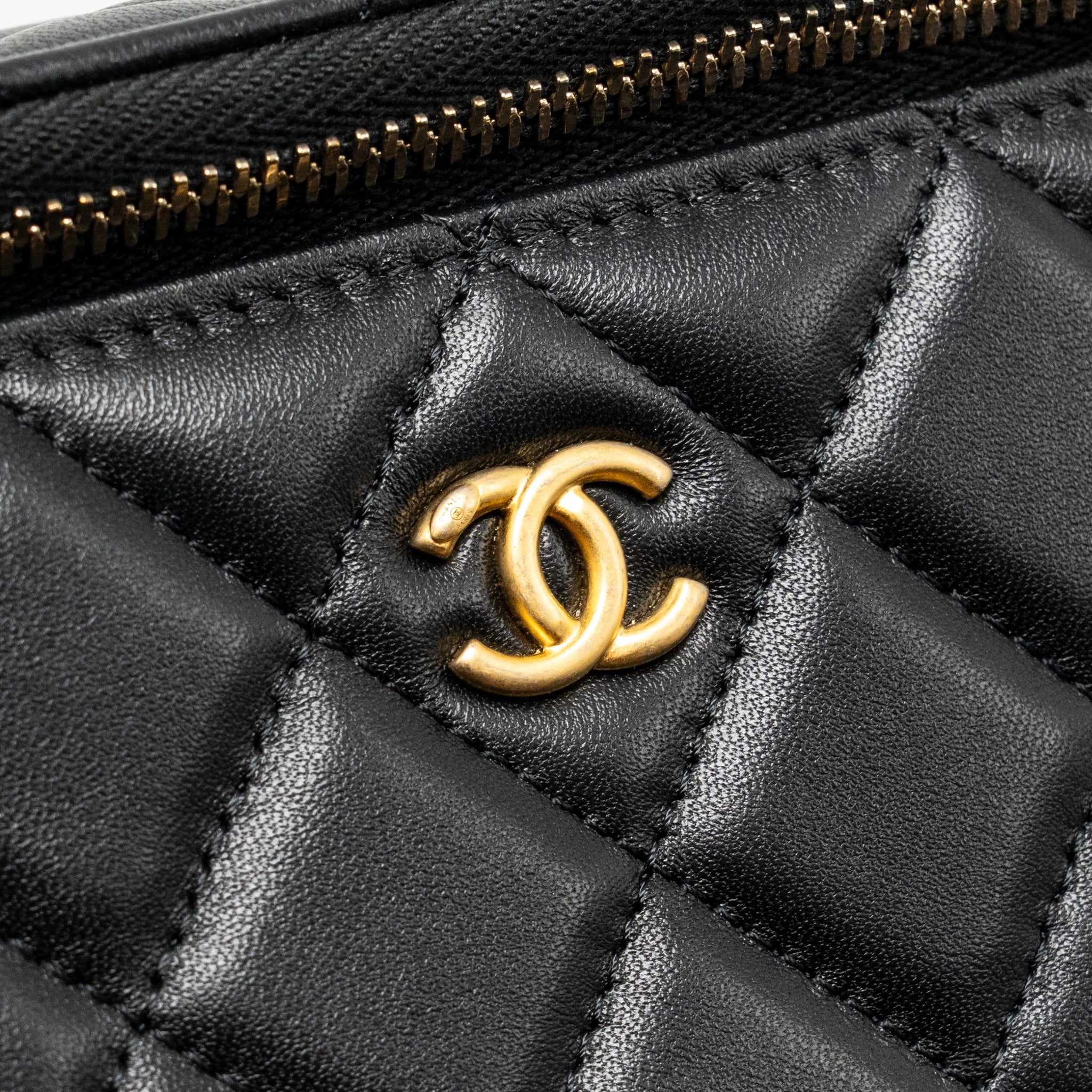 chanel-pearl-crush-long-vanity-case-lambskin-black-ghw-microchip-1