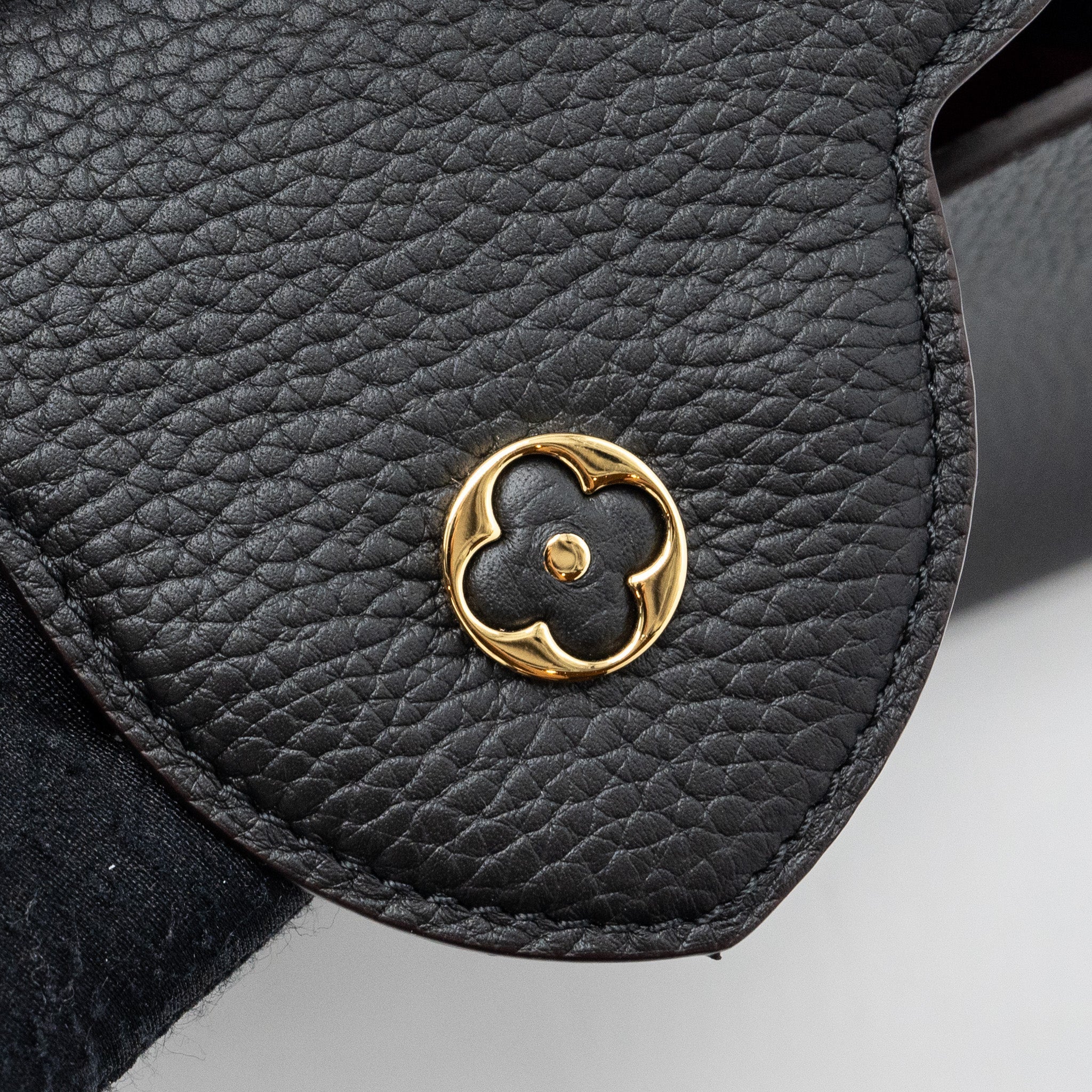 louis-vuitton-capucines-bb-taurillon-black-ghwnew-version