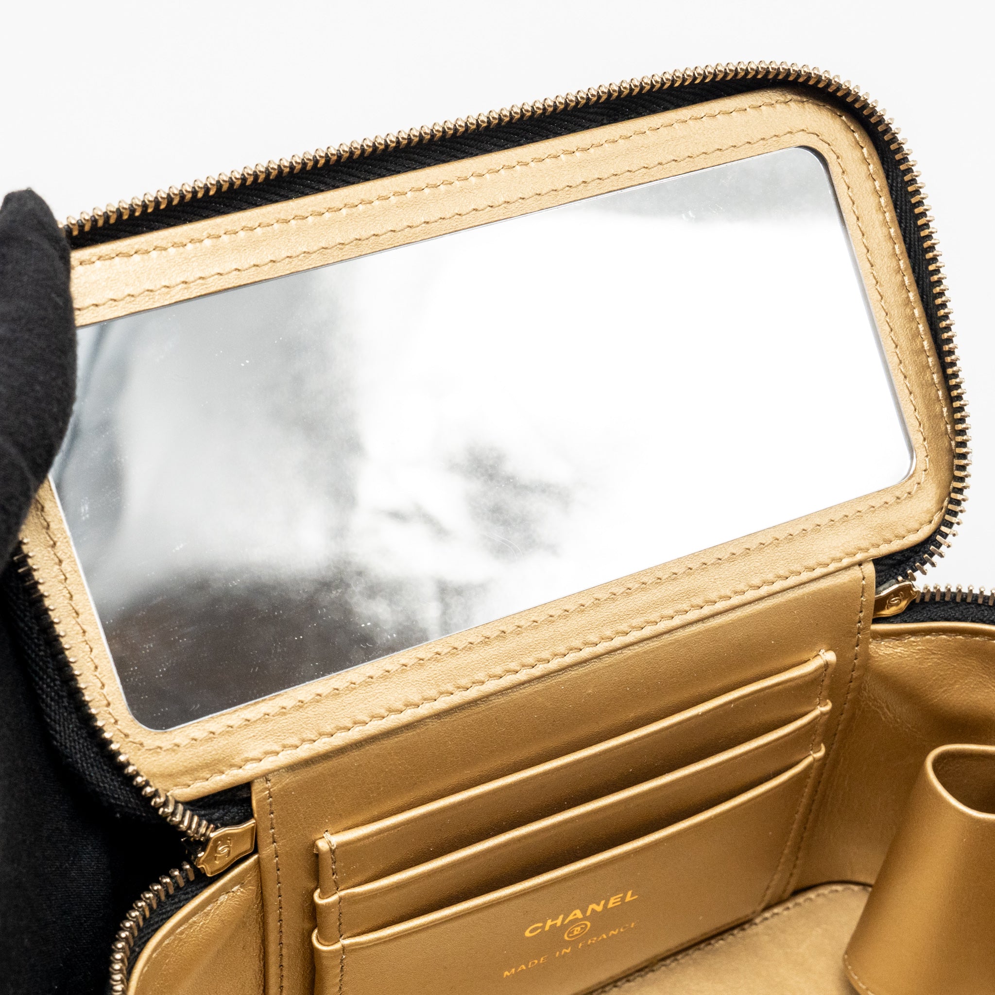 chanel-pearl-crush-long-vanity-case-lambskin-black-ghw-microchip-1