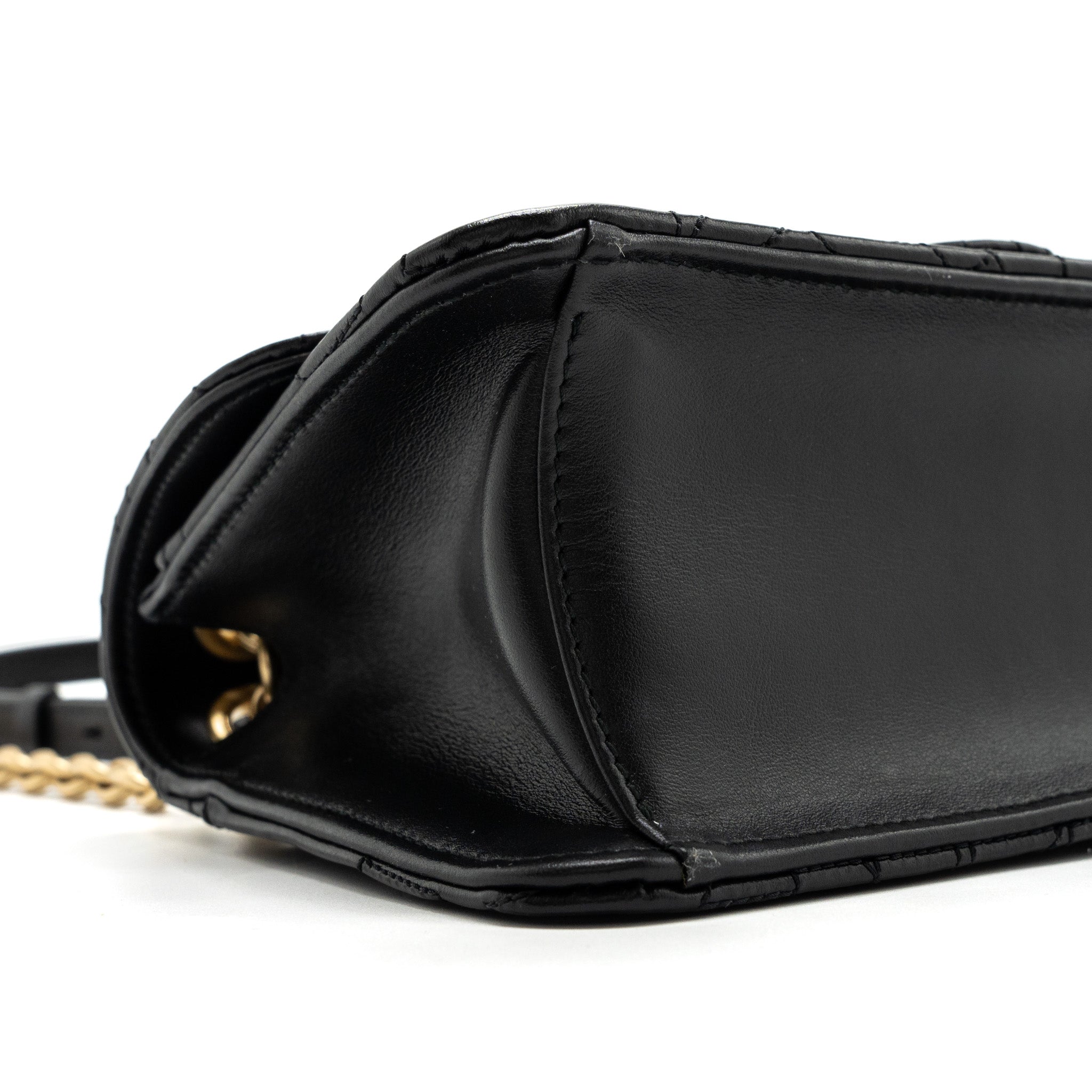 ferragamo-glancing-quilted-leather-shoulder-bag-calfskin-black-ghw