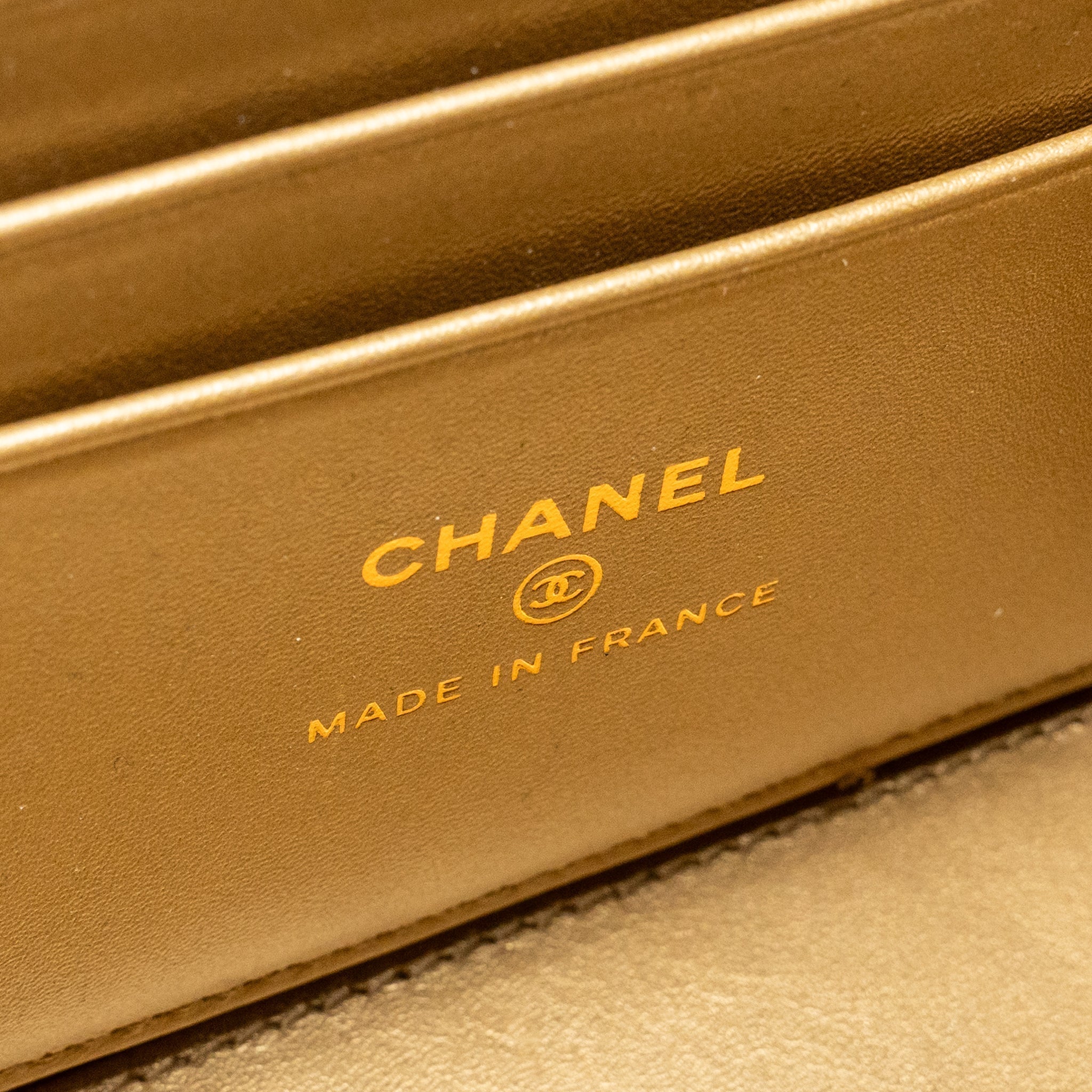 chanel-pearl-crush-long-vanity-case-lambskin-black-ghw-microchip-1