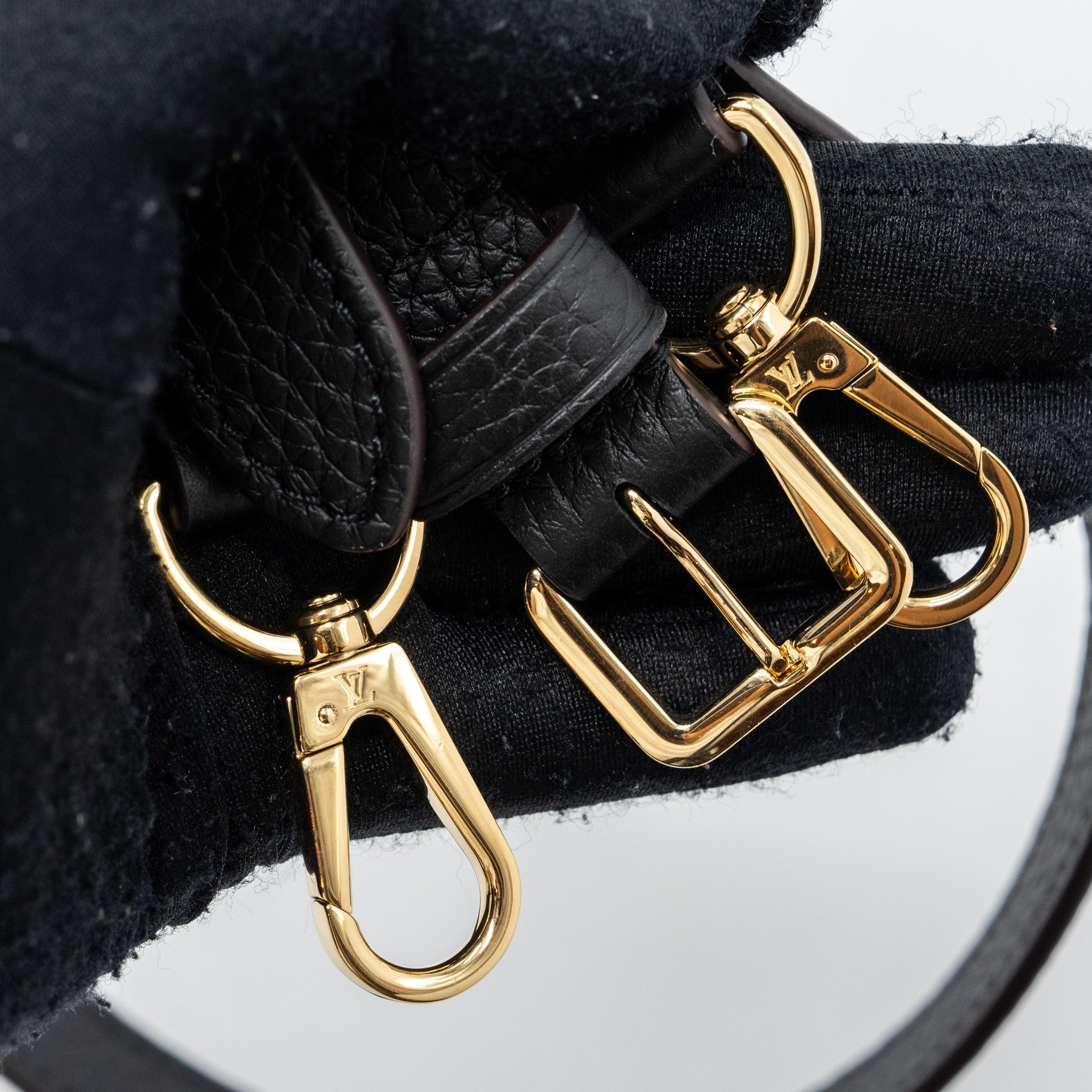 louis-vuitton-capucines-bb-taurillon-black-ghwnew-version