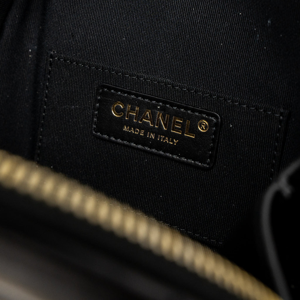 chanel-round-vanity-with-round-handle-crossbody-bag-lambskin-black-ghw-microchip