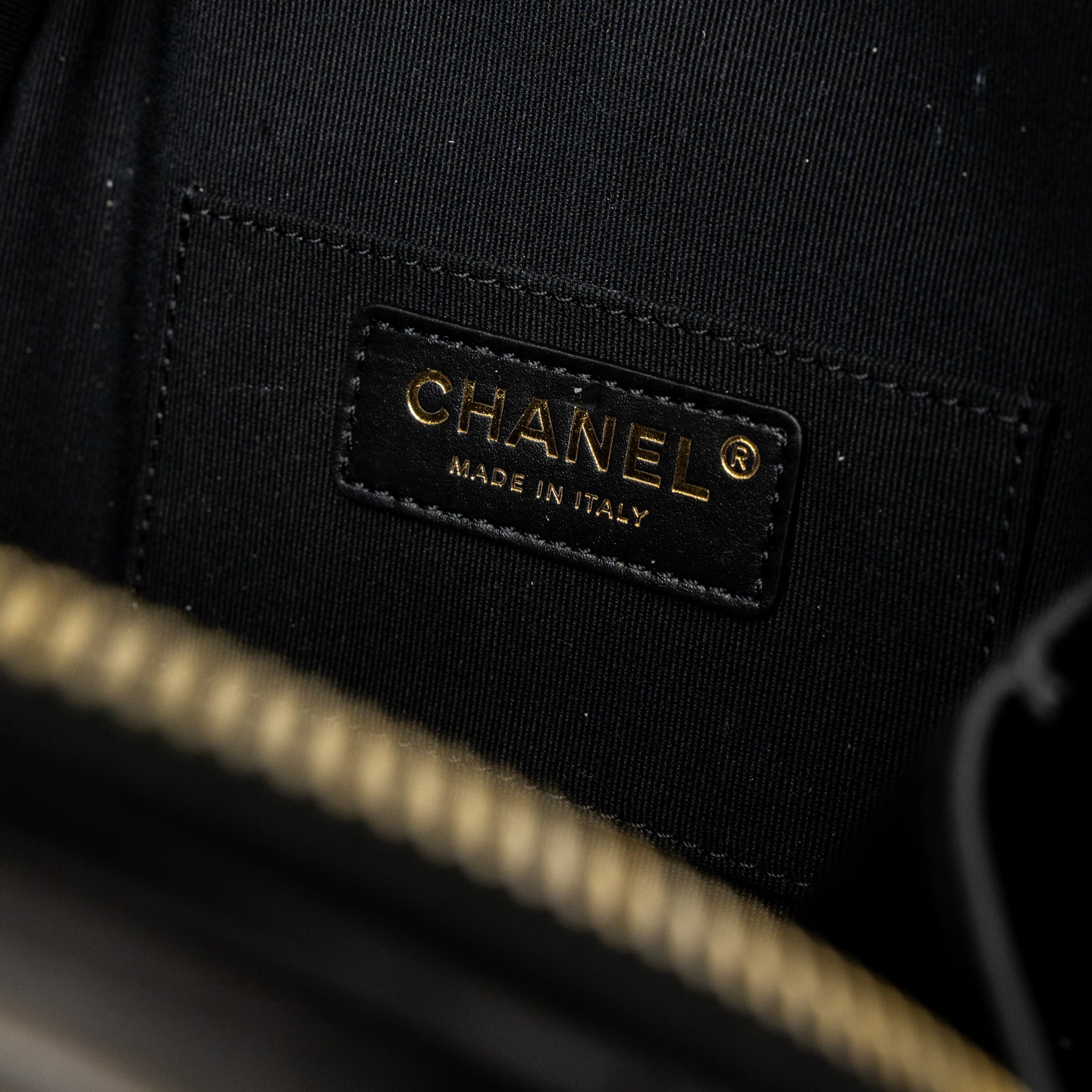 chanel-round-vanity-with-round-handle-crossbody-bag-lambskin-black-ghw-microchip