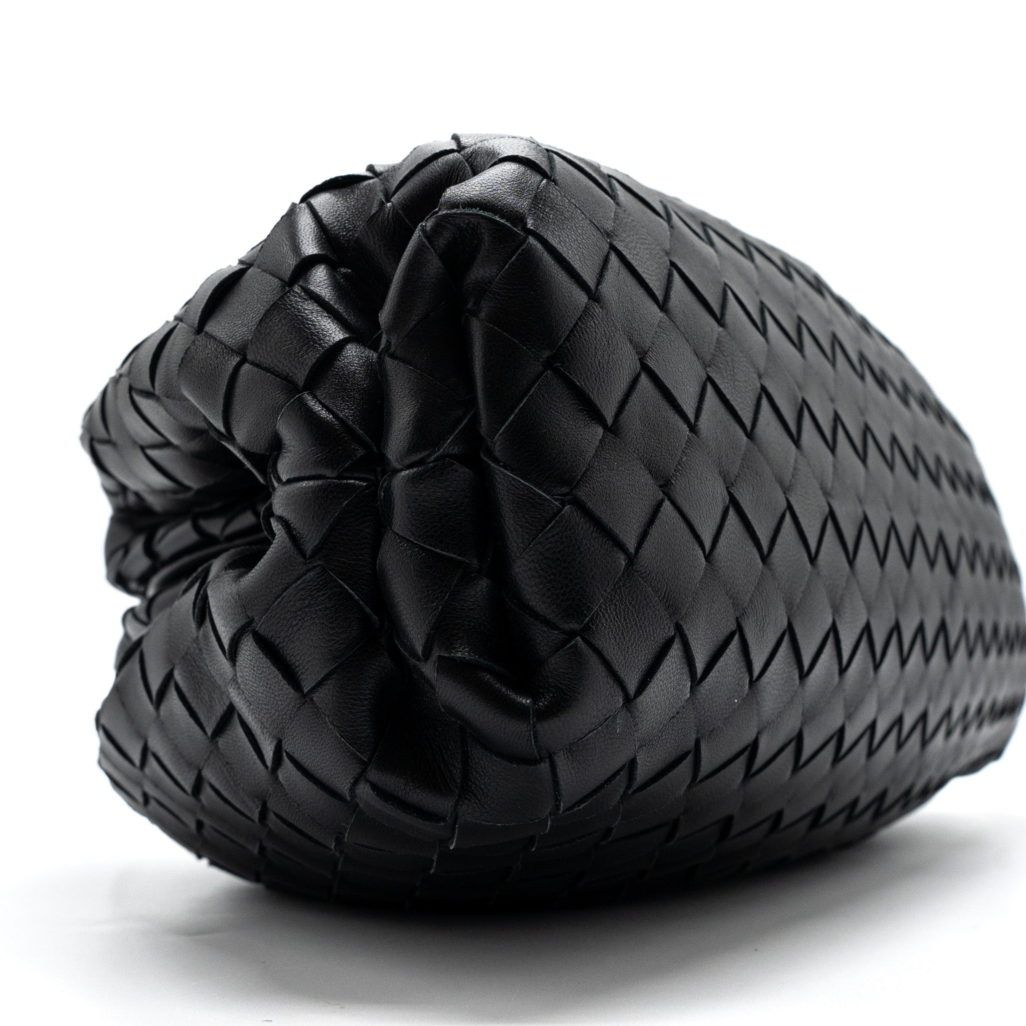 bottega-veneta-pouch-intrecciato-leather-clutch-lambskin-black
