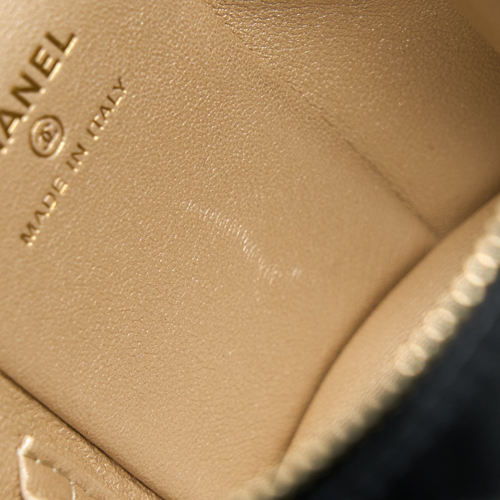chanel-22s-top-handle-vanity-lambskin-black-lghw