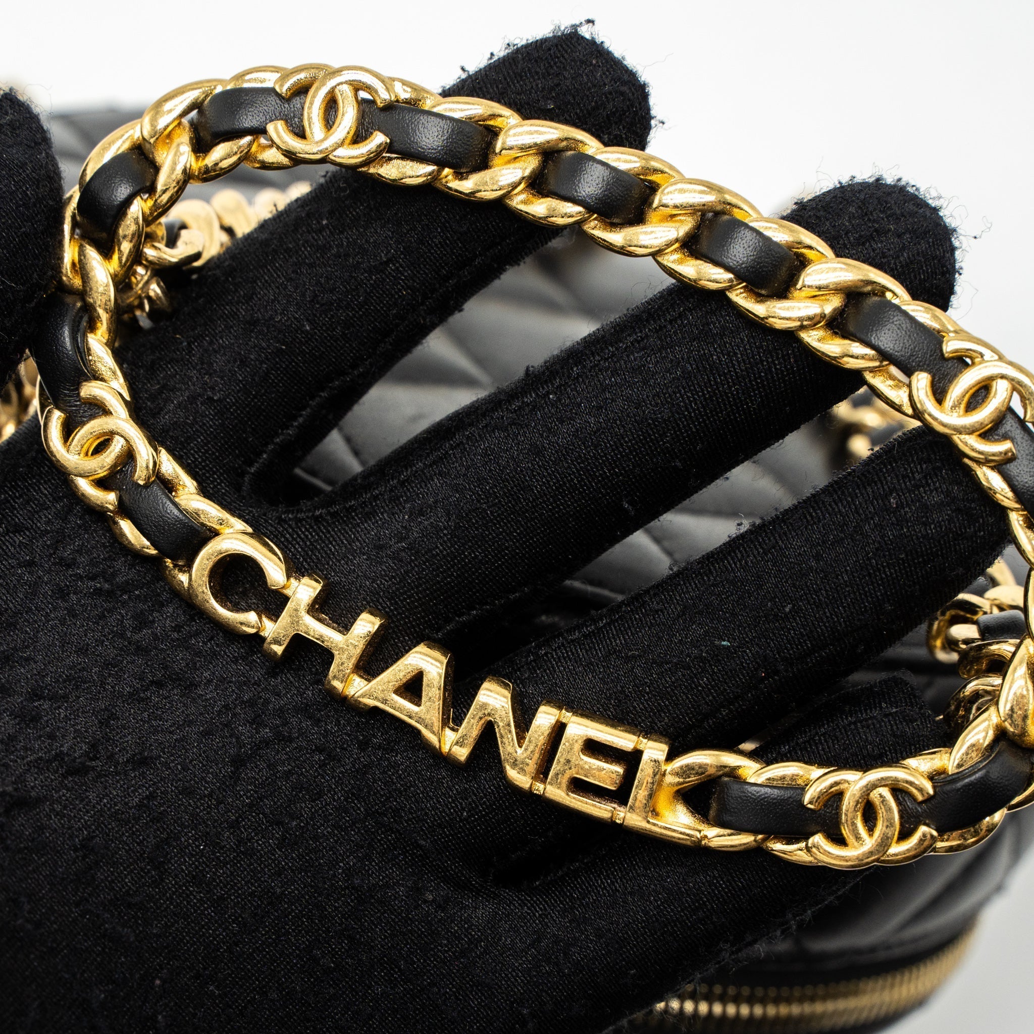 chanel-round-vanity-with-round-handle-crossbody-bag-lambskin-black-ghw-microchip