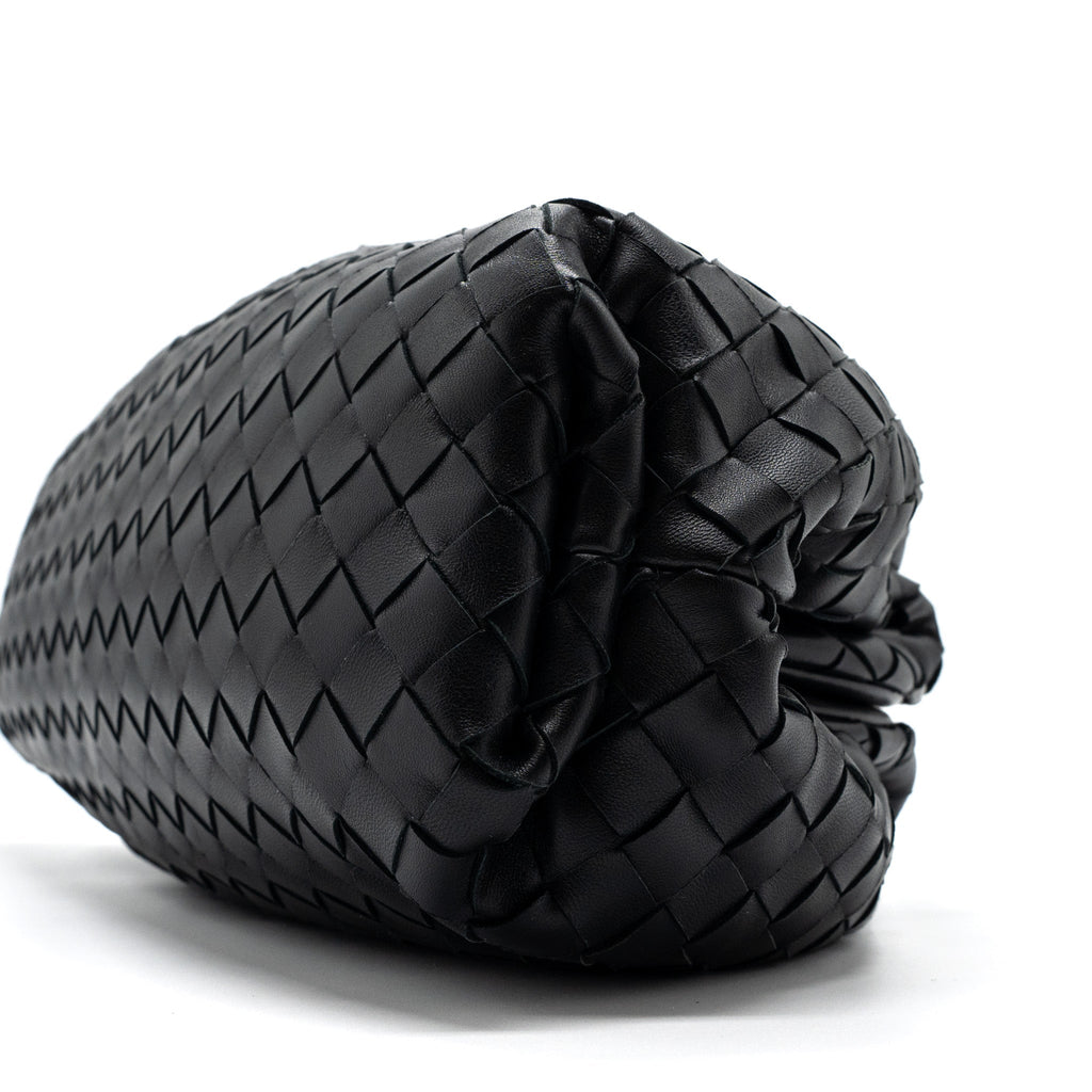 bottega-veneta-pouch-intrecciato-leather-clutch-lambskin-black