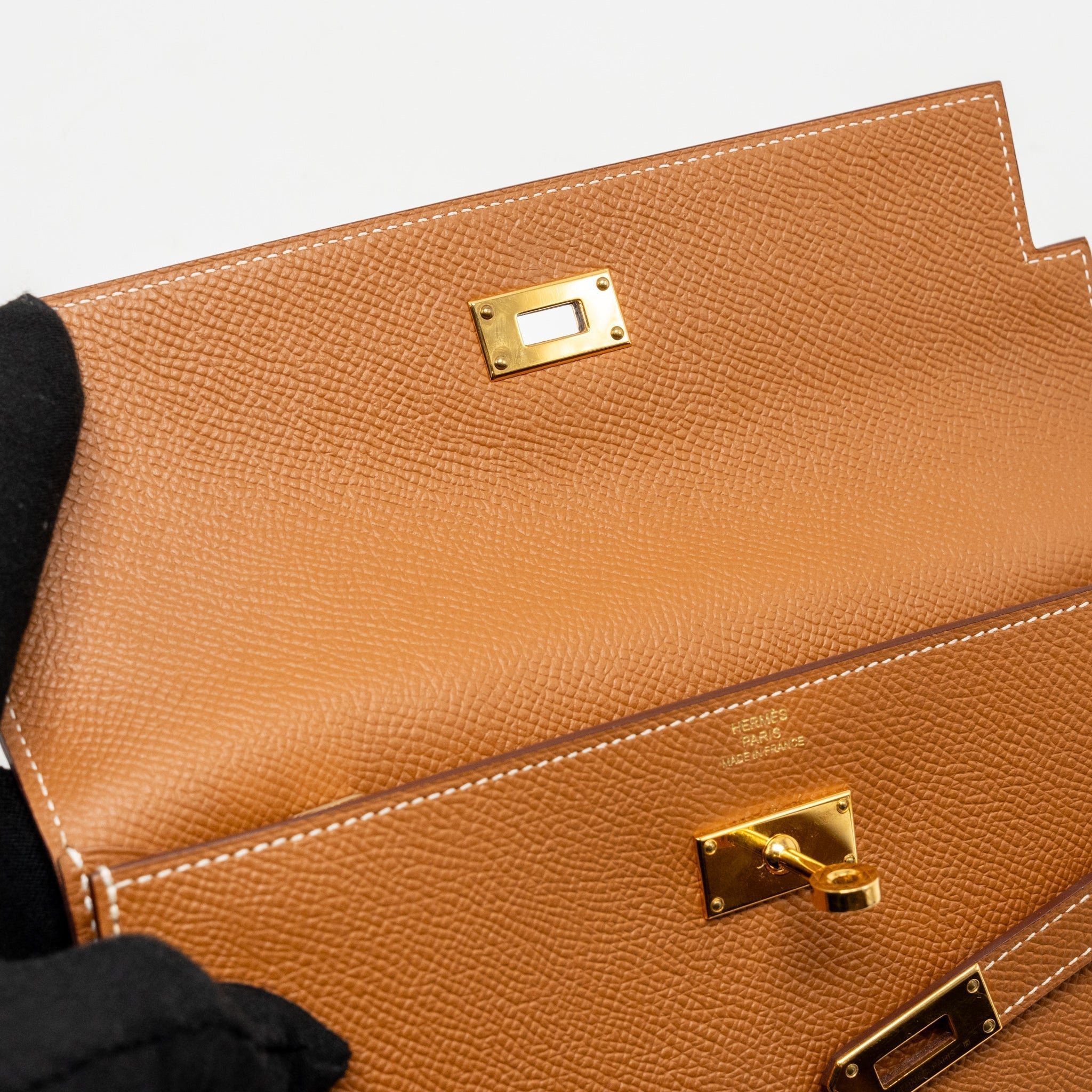 hemes-kelly-long-wallet-epsom-gold-ghw-stamp-c