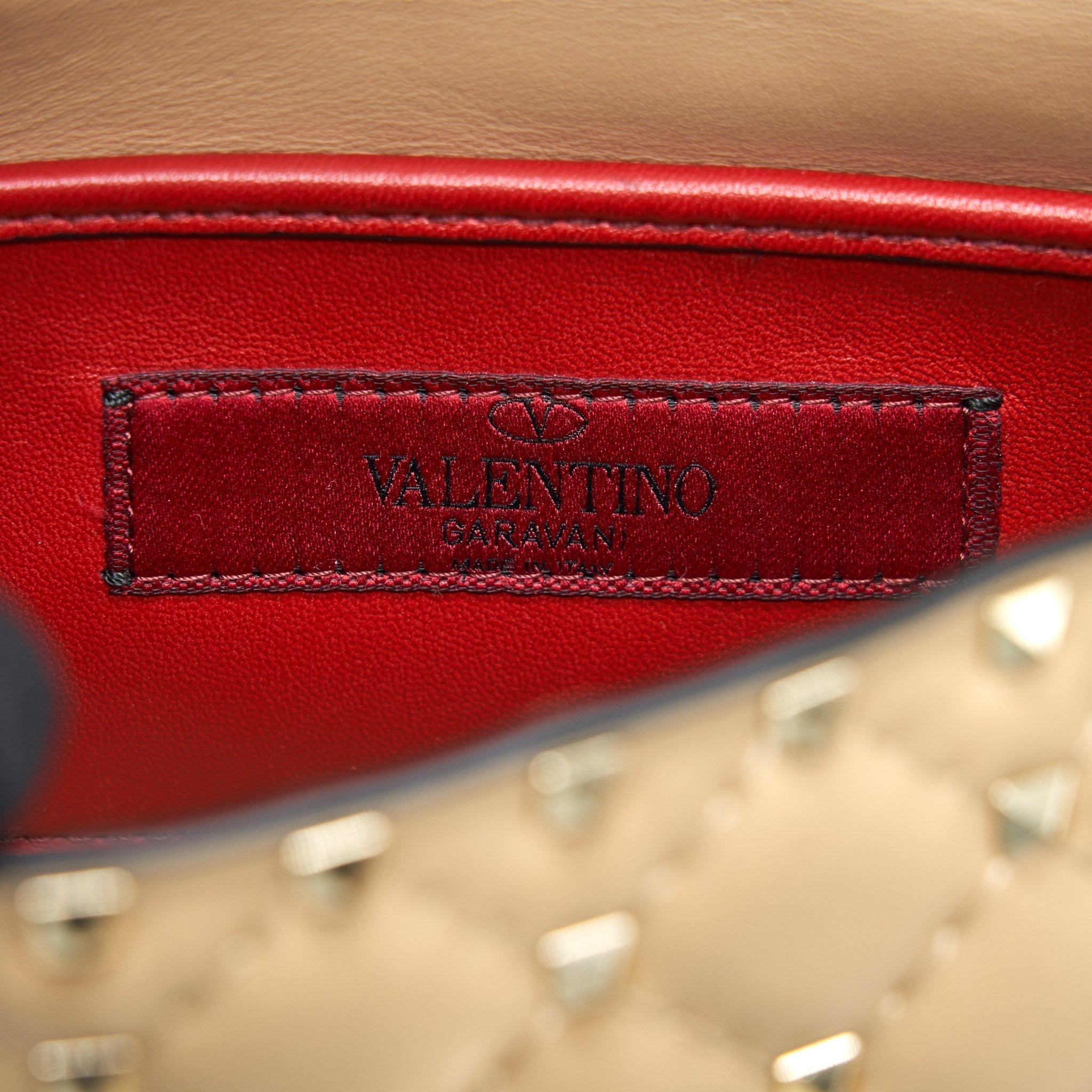 valentino-garavani-small-rockstud-spike-shoulder-bag-beige-lghw