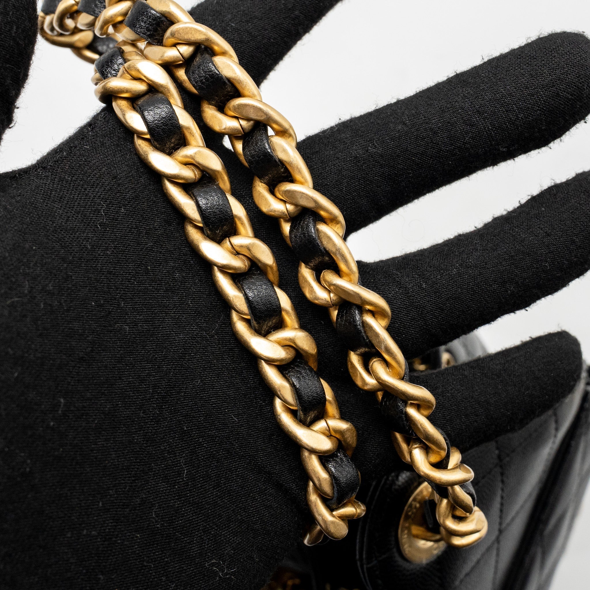 chanel-small-25-bag-caviar-black-ghwmicrochip