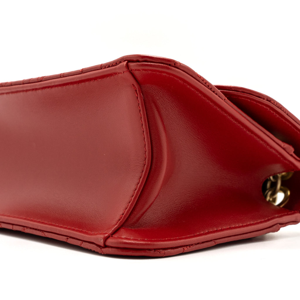 salvatore-ferragamo-glancing-shoulder-bag-calfskin-red-ghw