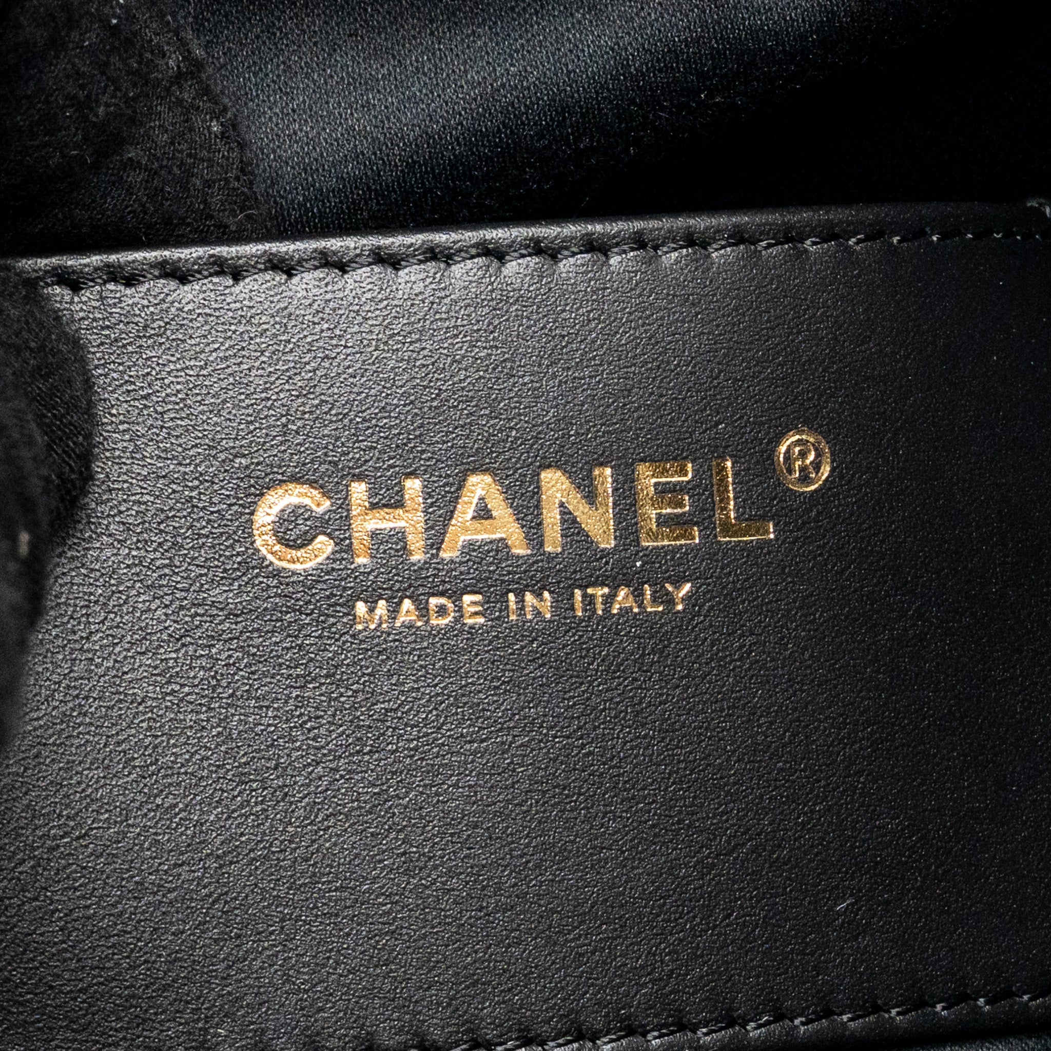 chanel-small-25-bag-caviar-black-ghwmicrochip