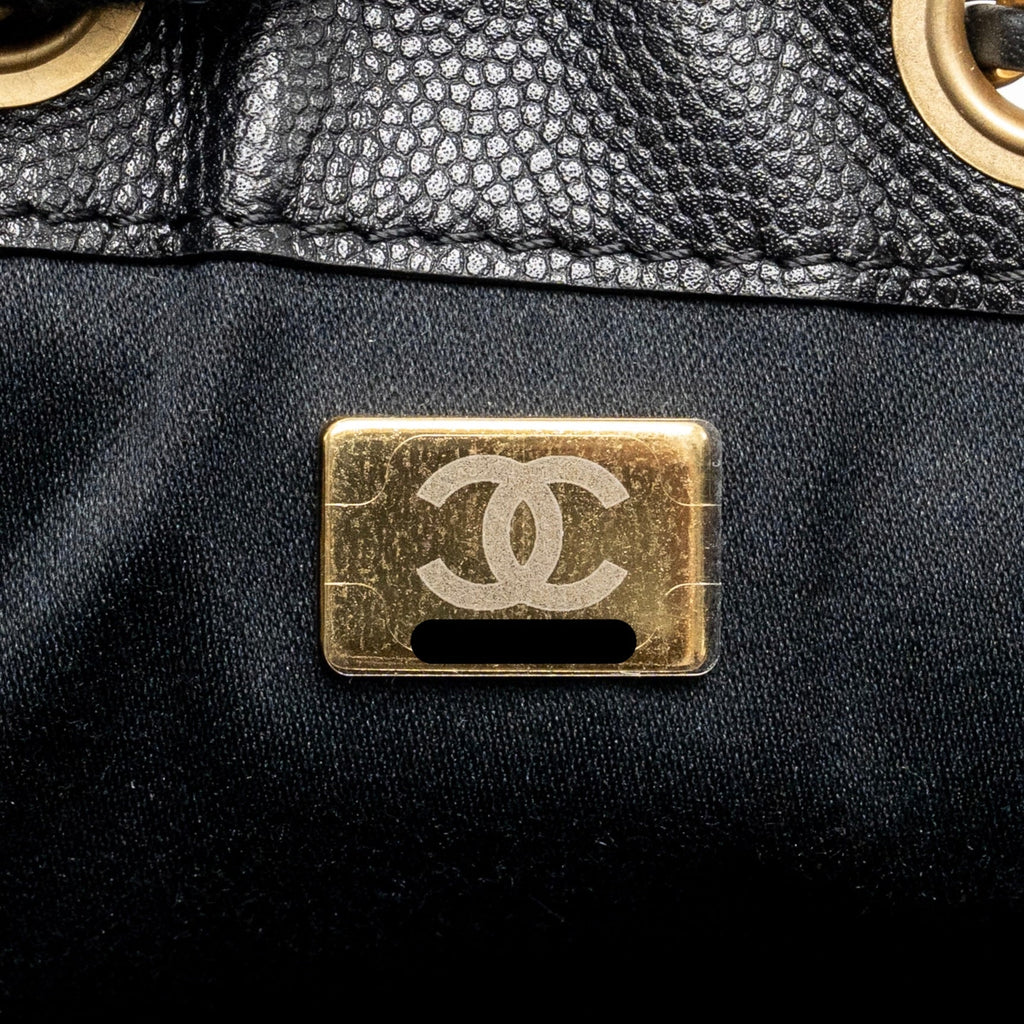 chanel-small-25-bag-caviar-black-ghwmicrochip