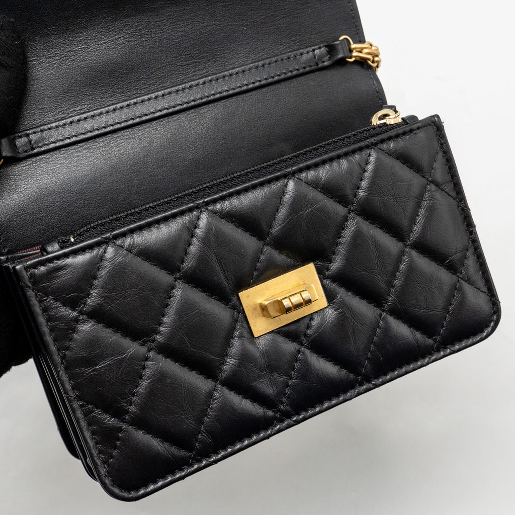 chanel-mini-2-55-reissue-wallet-on-chain-aged-calfskin-black-ghwmicrochip