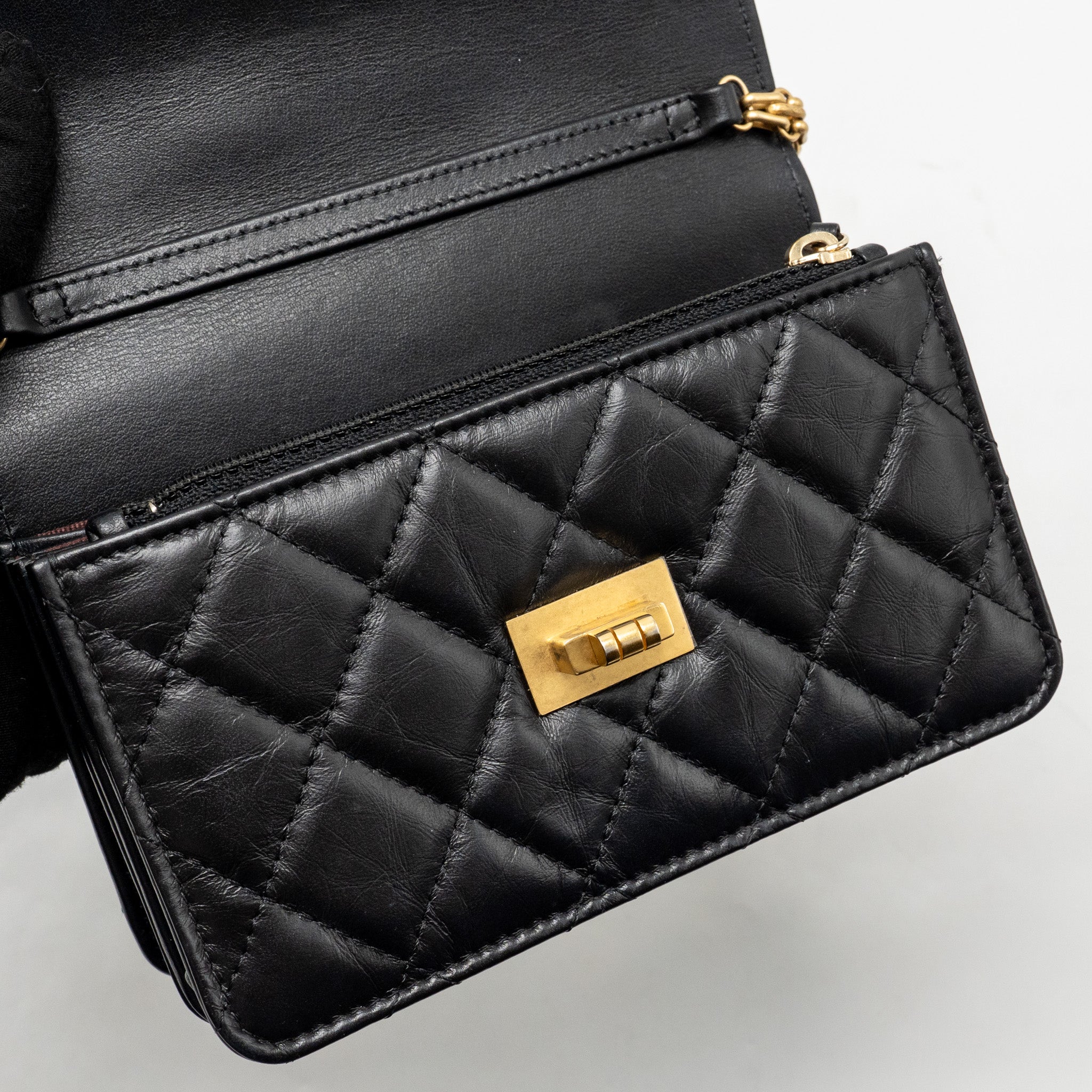 chanel-mini-2-55-reissue-wallet-on-chain-aged-calfskin-black-ghwmicrochip