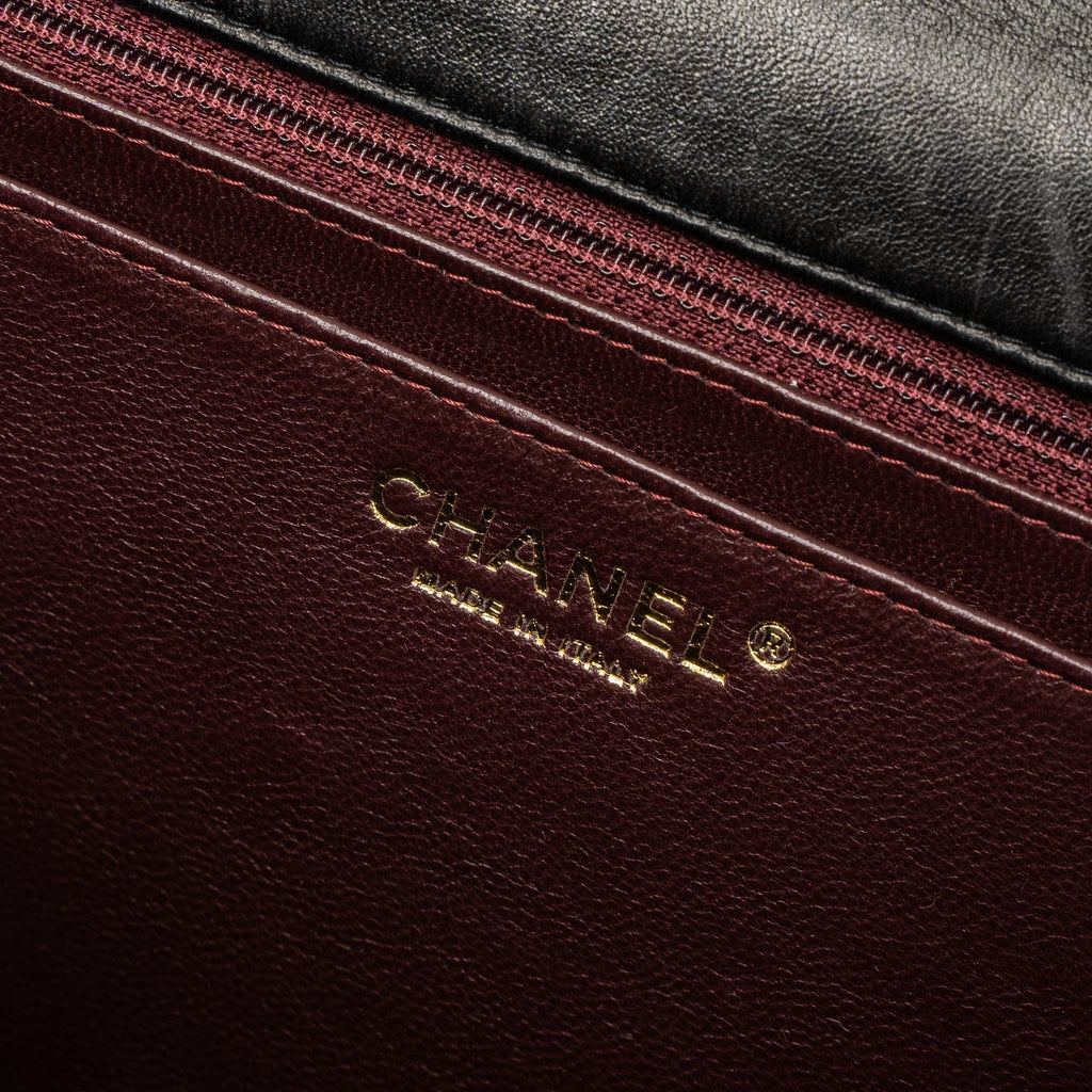 chanel-maxi-classic-single-flap-bag-lambskin-black-ghw