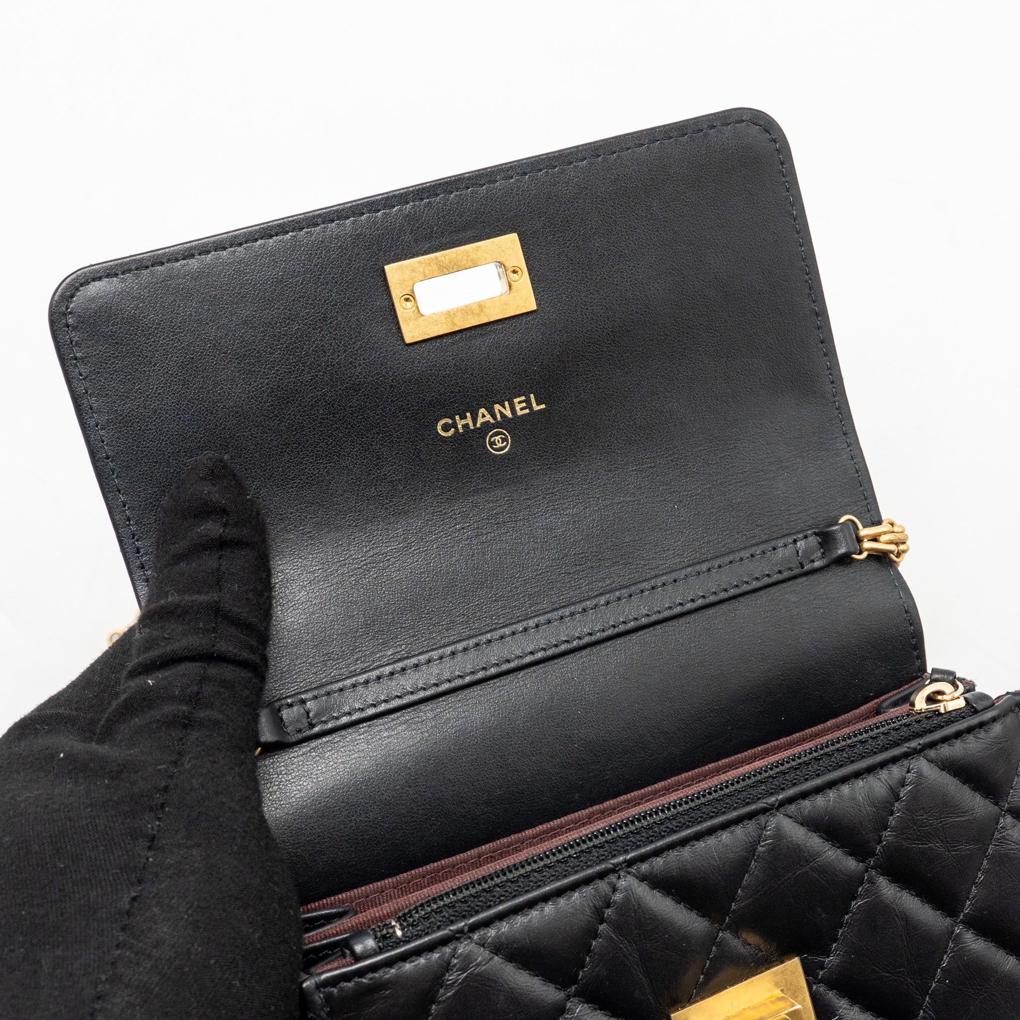 chanel-mini-2-55-reissue-wallet-on-chain-aged-calfskin-black-ghwmicrochip