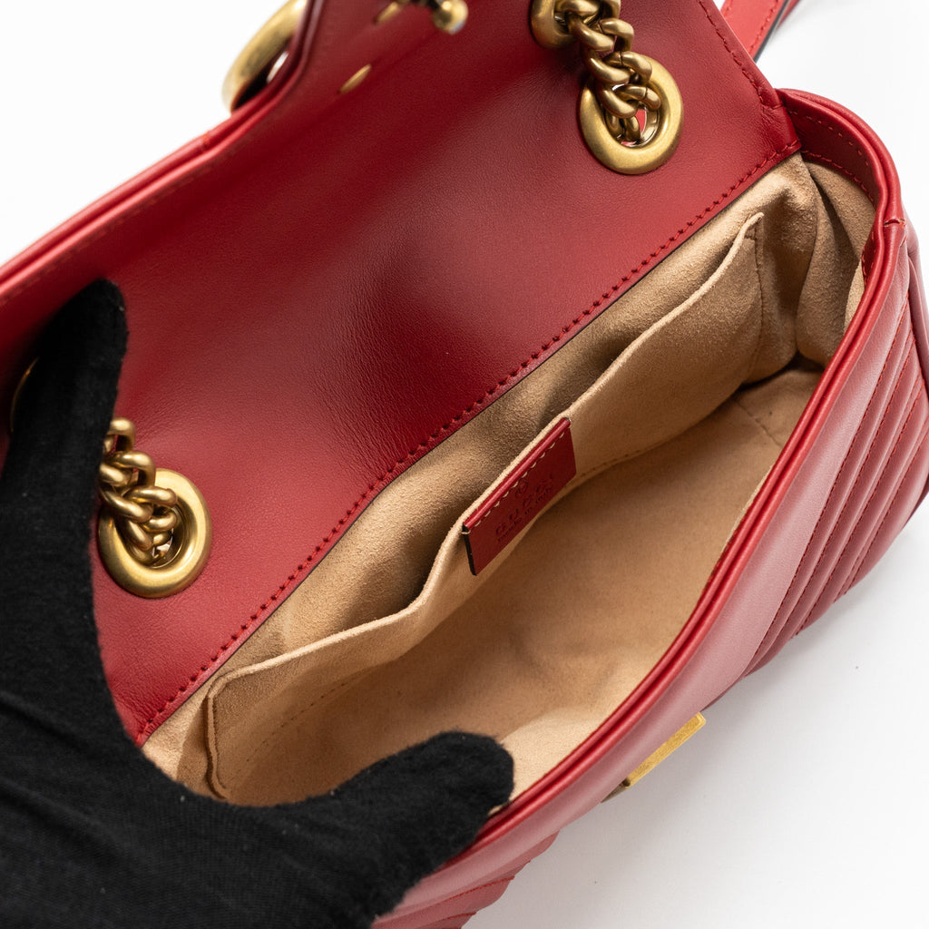 gucci-mini-gg-marmont-shoulder-bag-calfskin-red-ghw