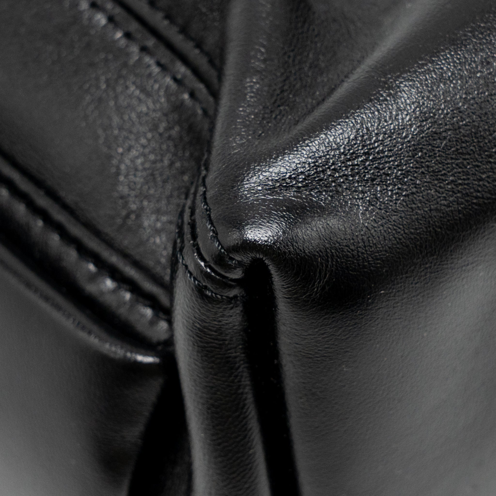 louis-vuitton-carryall-cargo-vibe-pm-lambskin-black-shw