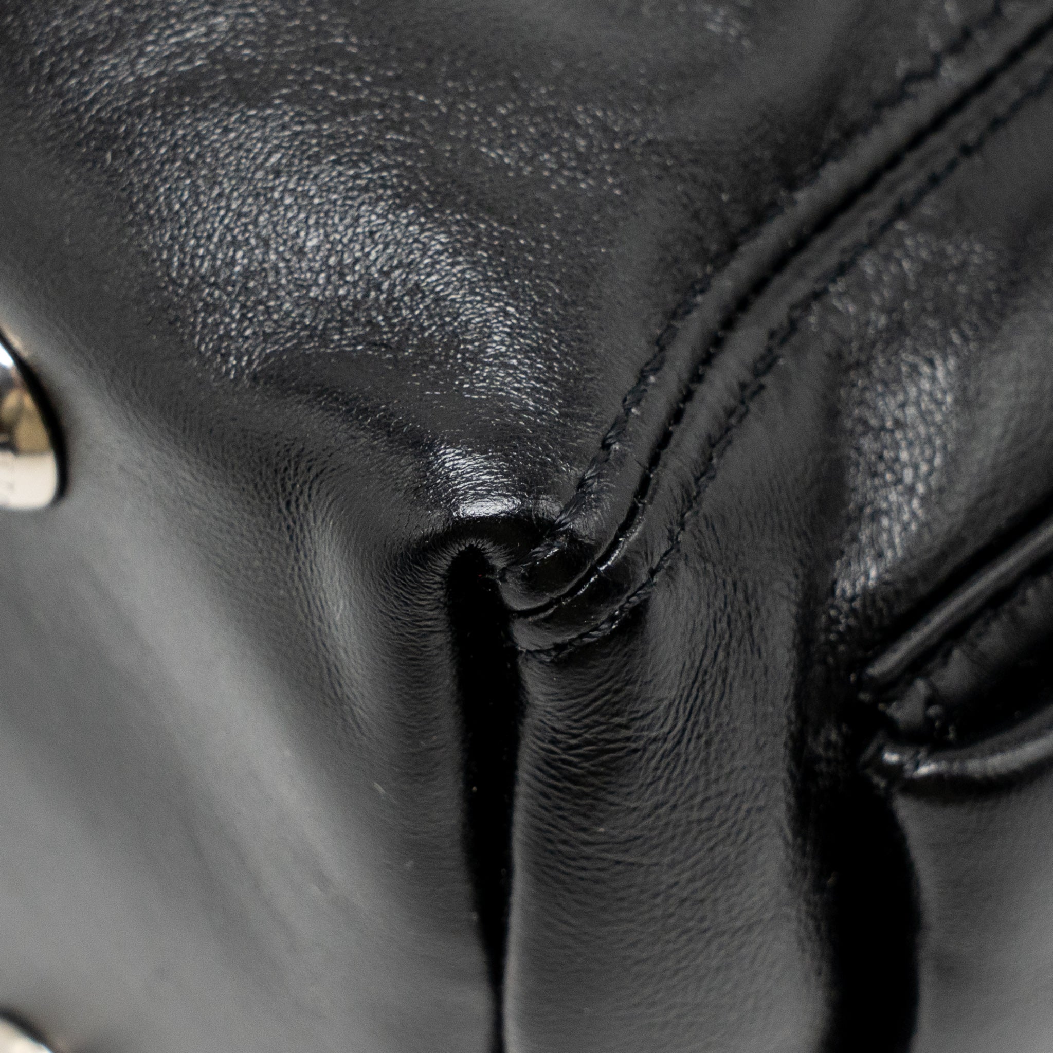 louis-vuitton-carryall-cargo-vibe-pm-lambskin-black-shw