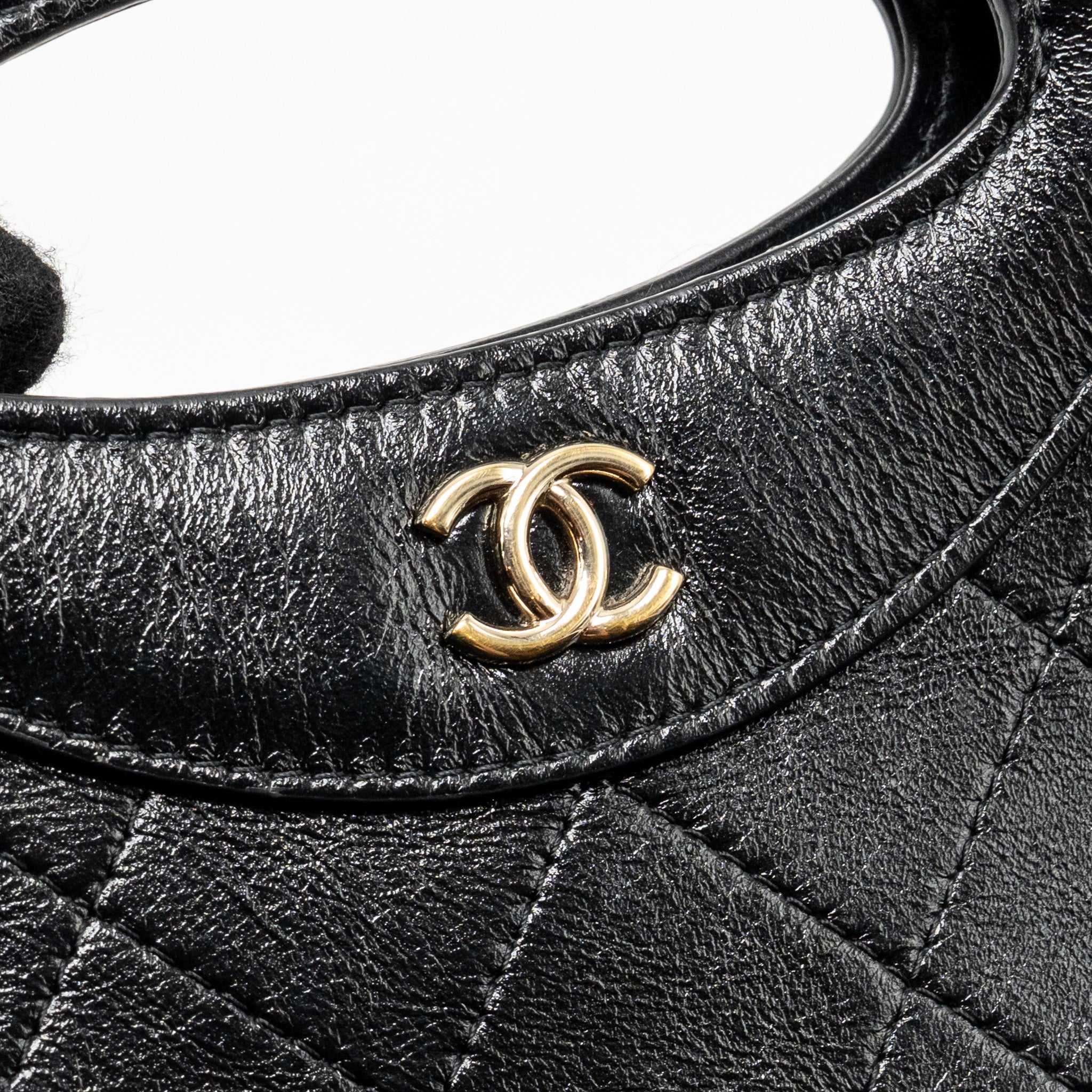 chanel-24c-mini-31-clutch-with-chain-shiny-calfskin-black-lghw-microchip-2