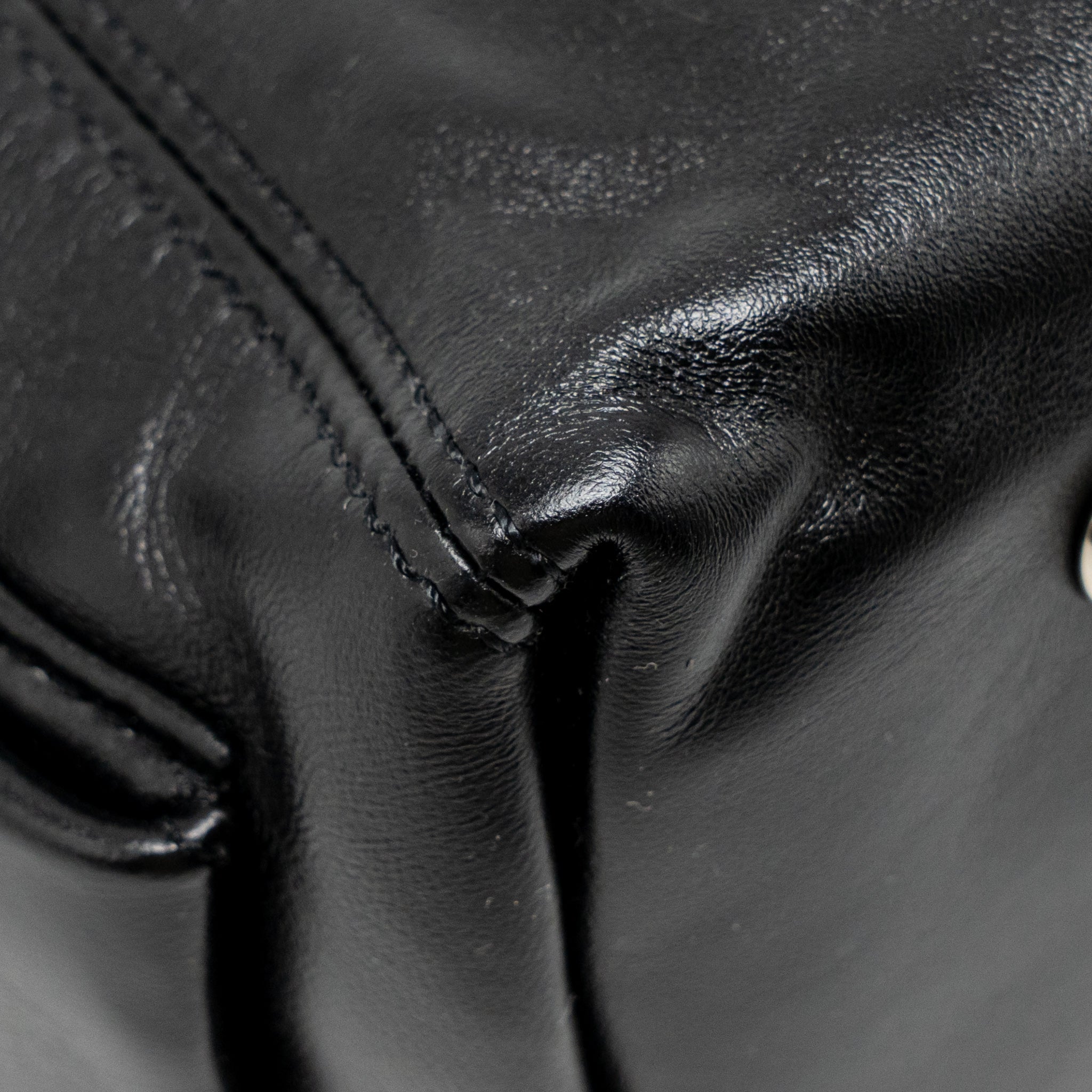 louis-vuitton-carryall-cargo-vibe-pm-lambskin-black-shw