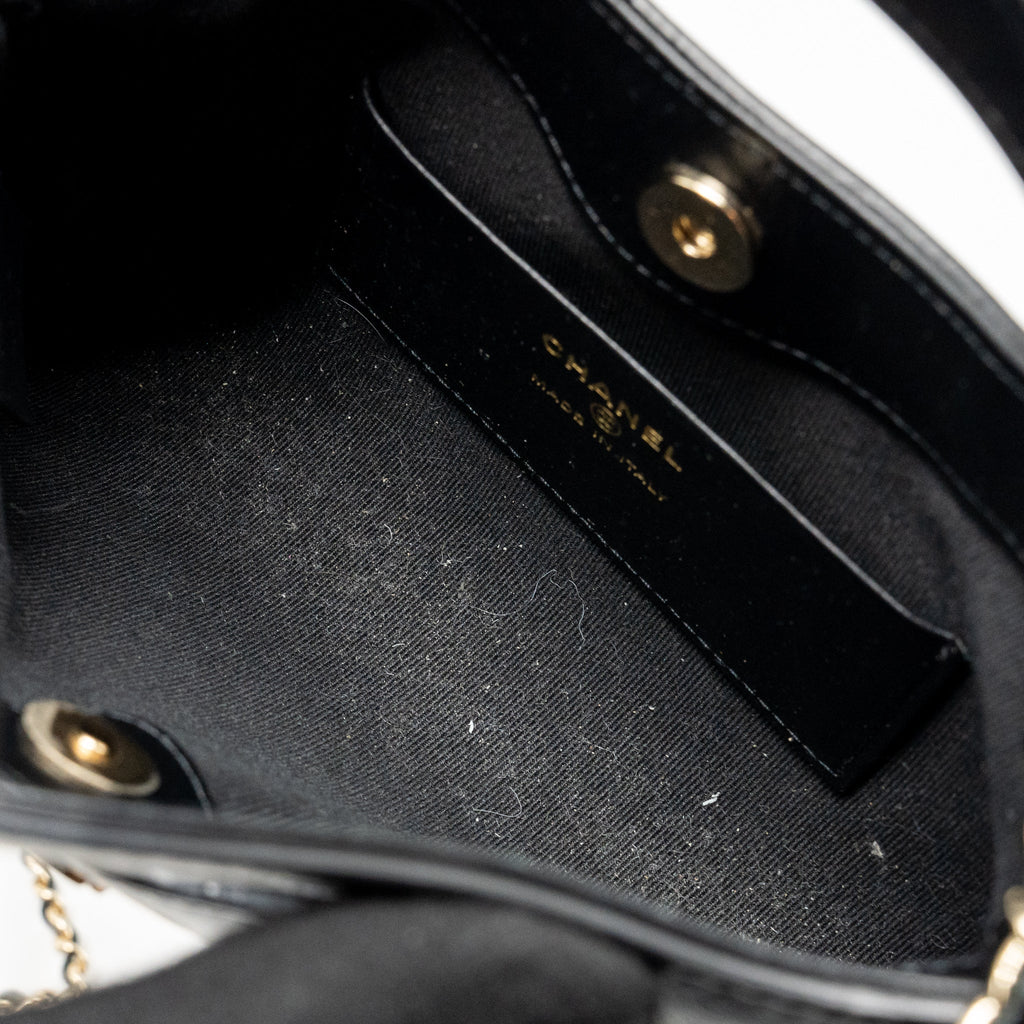 chanel-24c-mini-31-clutch-with-chain-shiny-calfskin-black-lghw-microchip-2