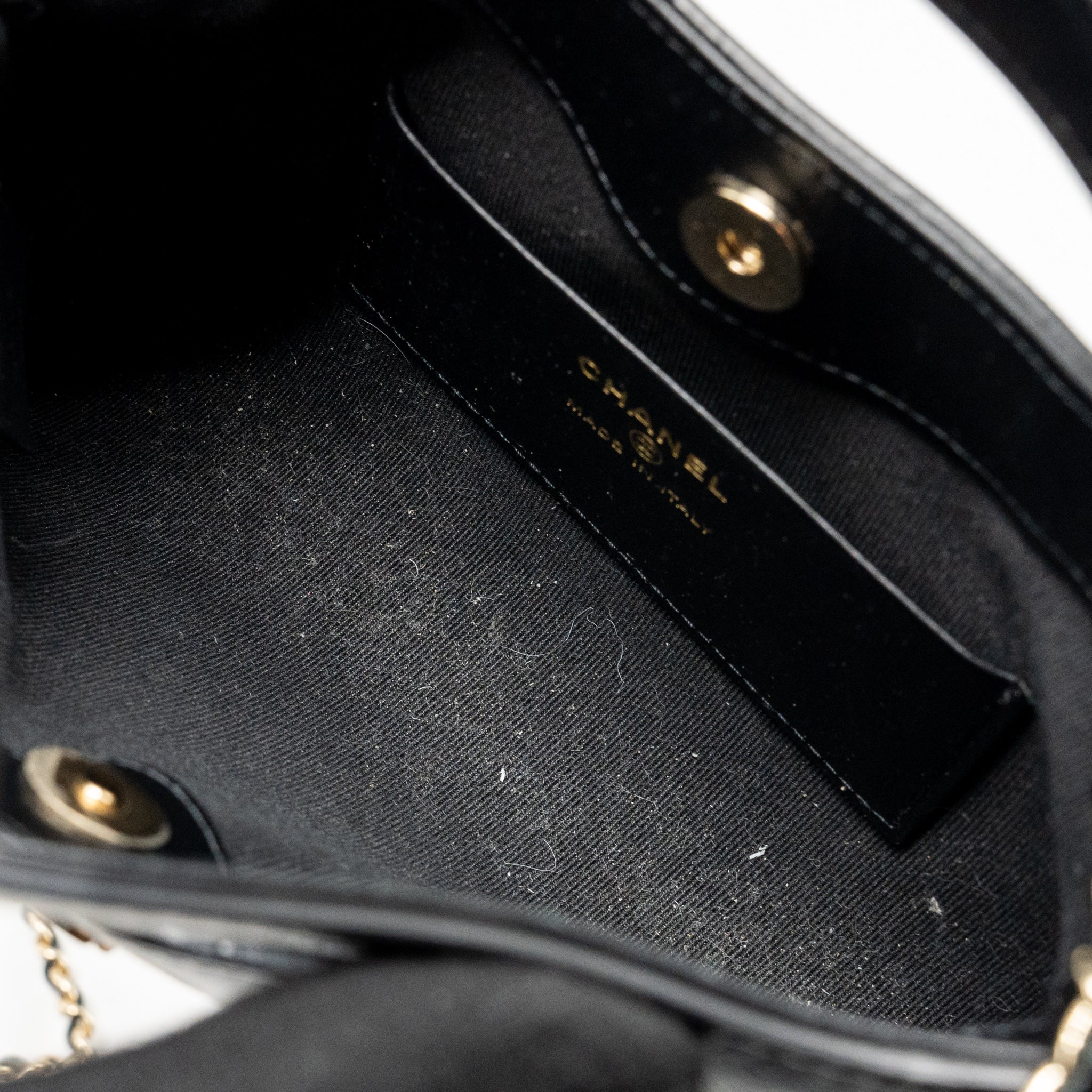 chanel-24c-mini-31-clutch-with-chain-shiny-calfskin-black-lghw-microchip-2
