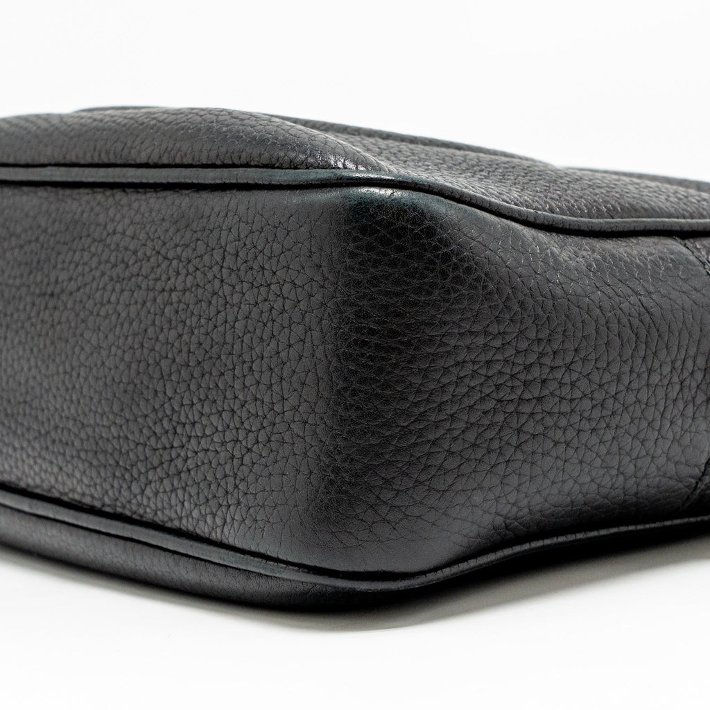 gucci-soho-disco-camera-crossbody-bag-calfskin-black-lghw-2