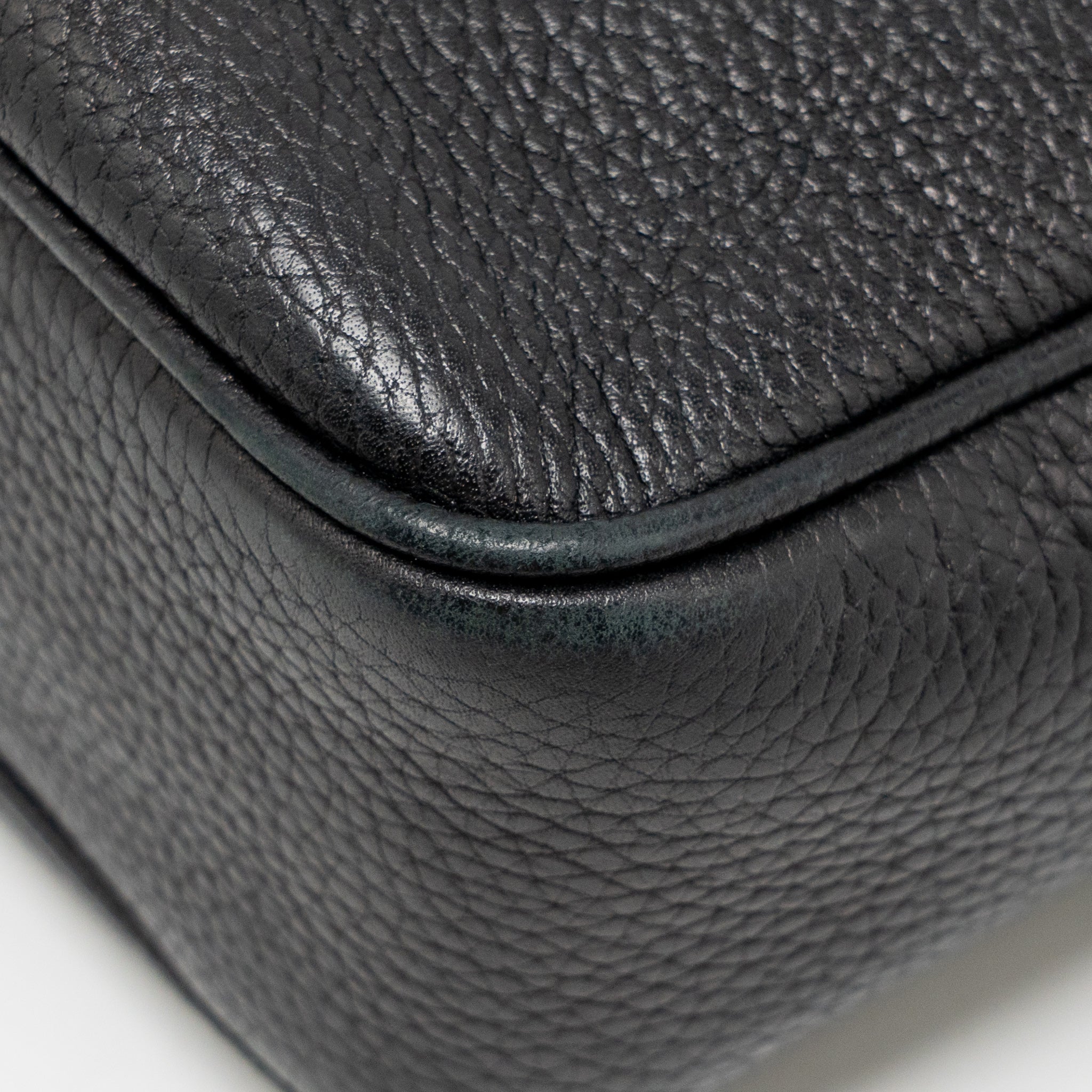 gucci-soho-disco-camera-crossbody-bag-calfskin-black-lghw-2