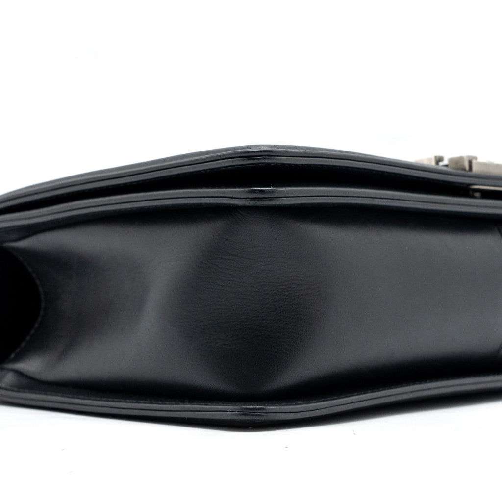 chanel-new-medium-boy-bag-smooth-calfskin-black-ruthenium-hardware