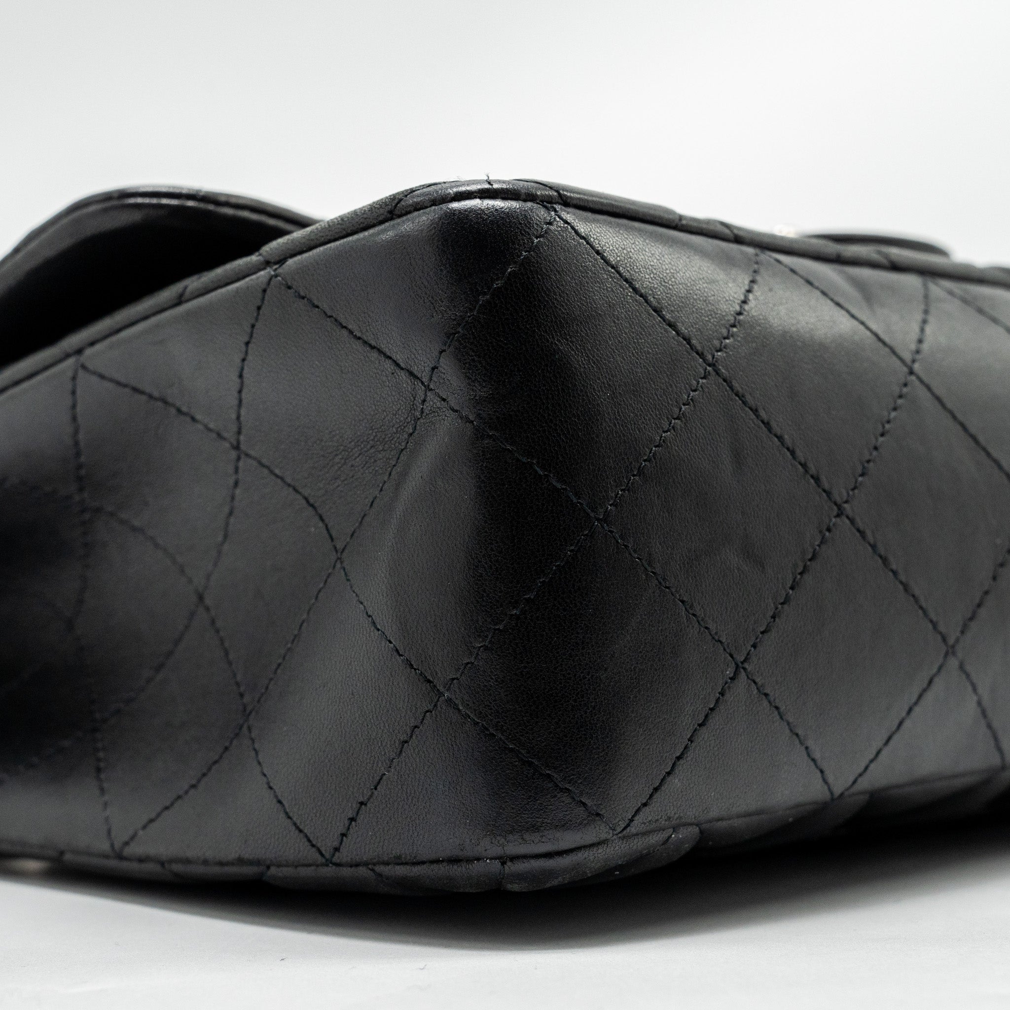 chanel-classic-single-flap-bag-lambskin-black-shw