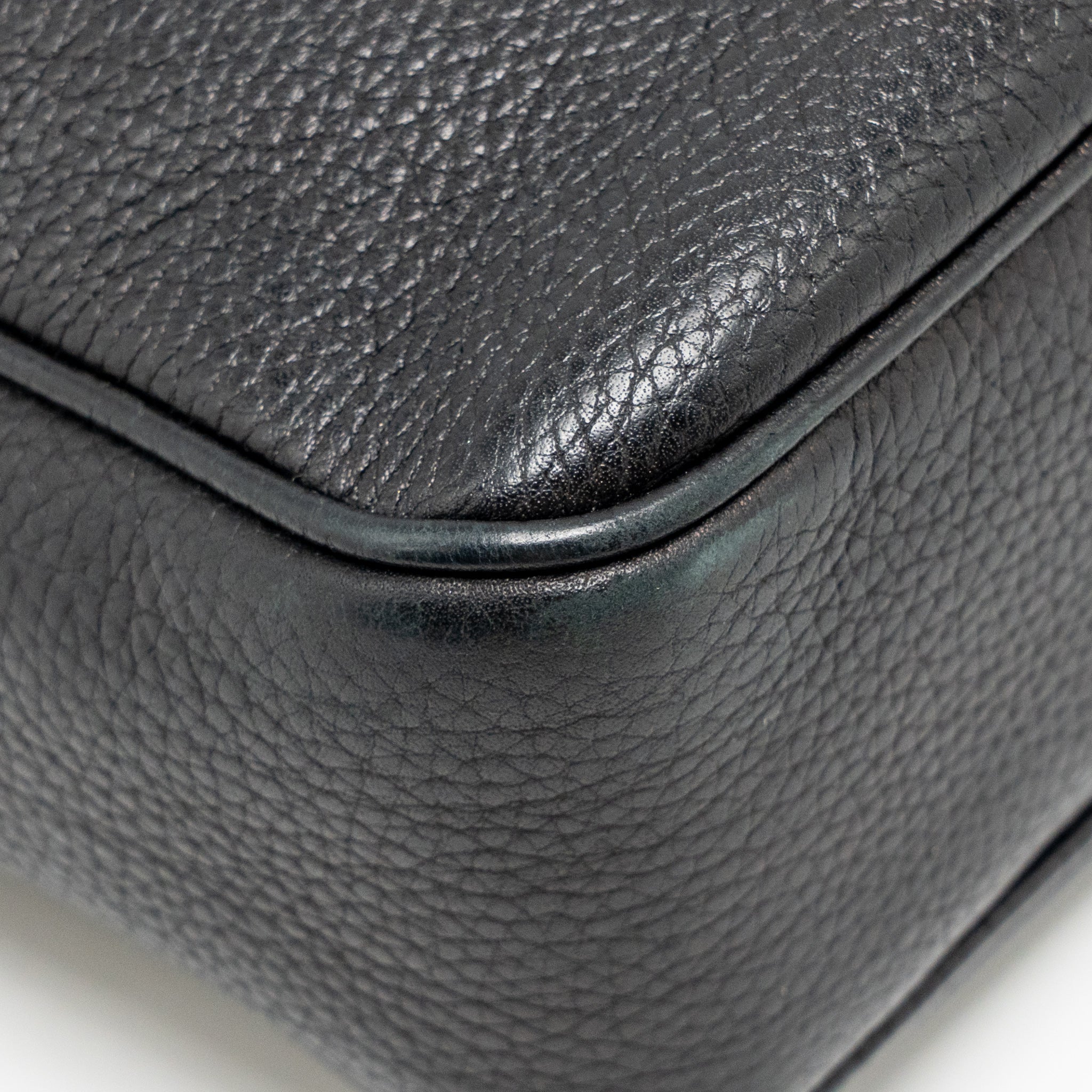 gucci-soho-disco-camera-crossbody-bag-calfskin-black-lghw-2