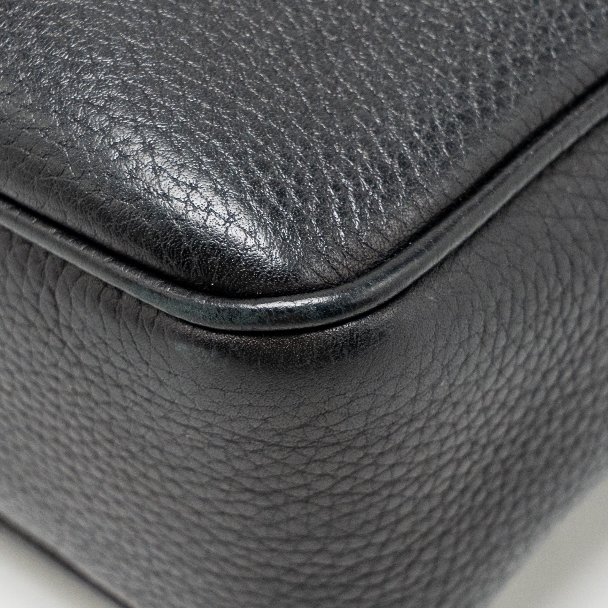 gucci-soho-disco-camera-crossbody-bag-calfskin-black-lghw-2