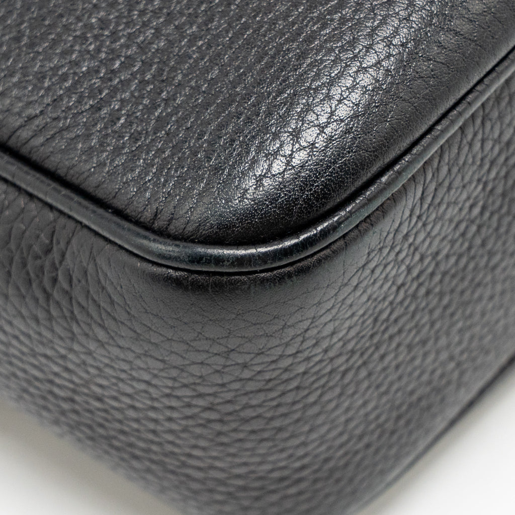 gucci-soho-disco-camera-crossbody-bag-calfskin-black-lghw-2