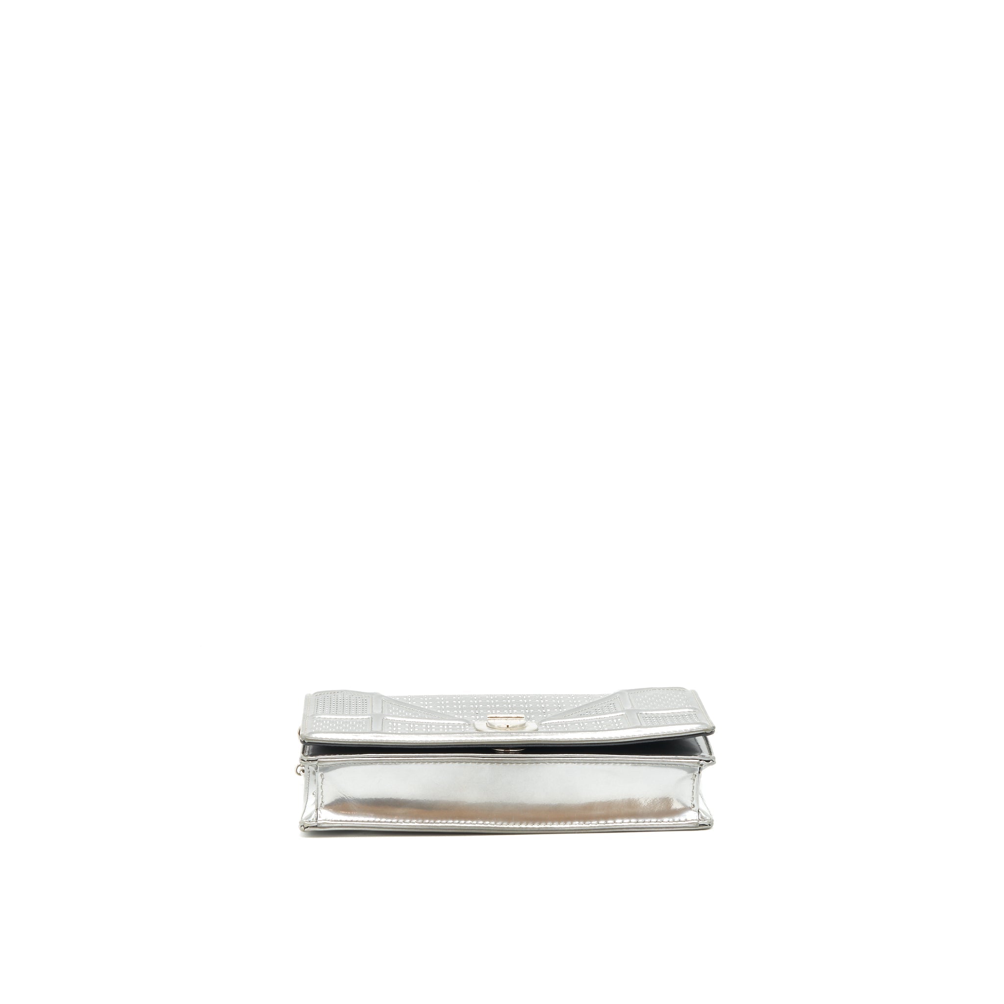 dior-diorama-wallet-on-chain-metallic-silver-shw