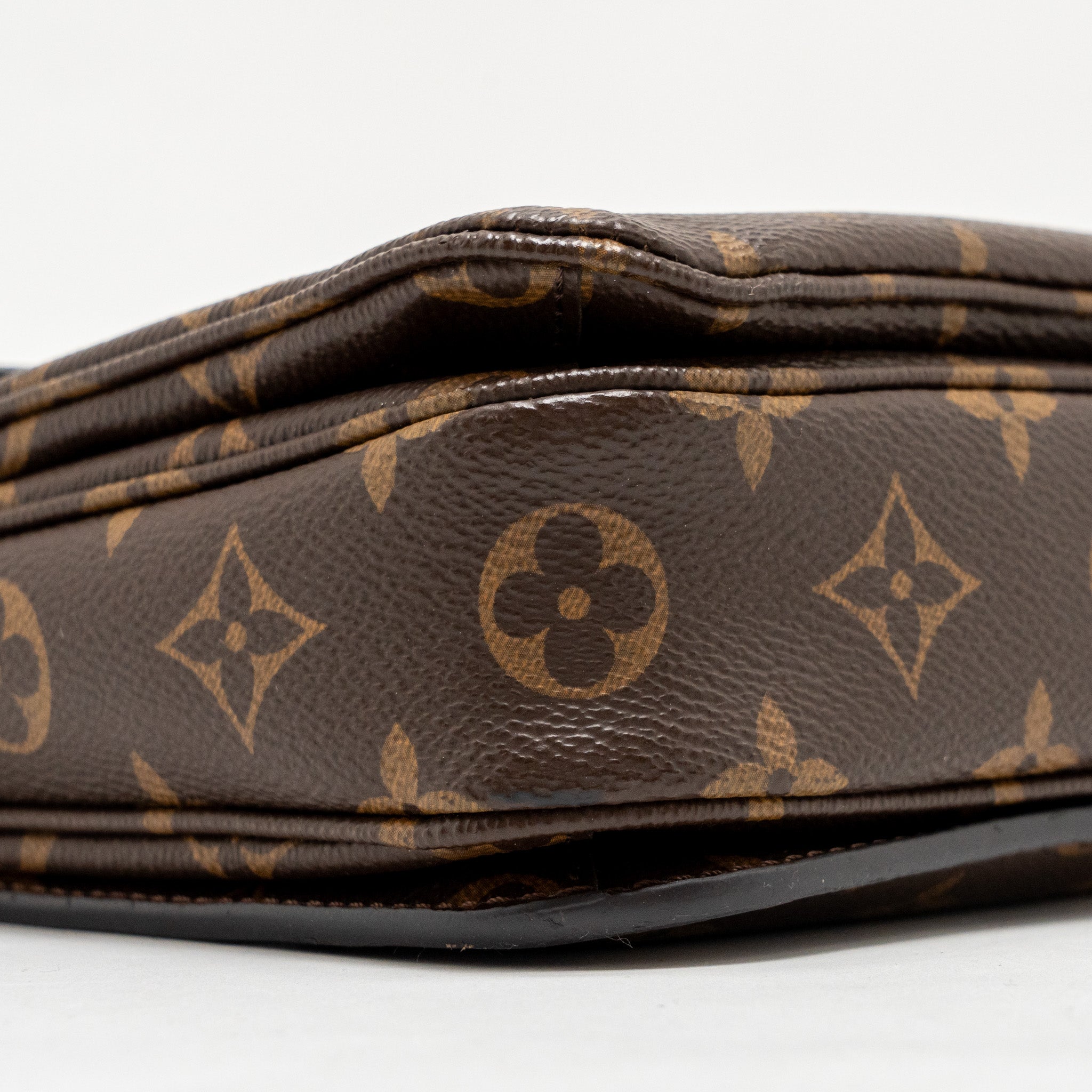 louis-vuitton-pochette-metis-monogram-canvas-ghw-copy