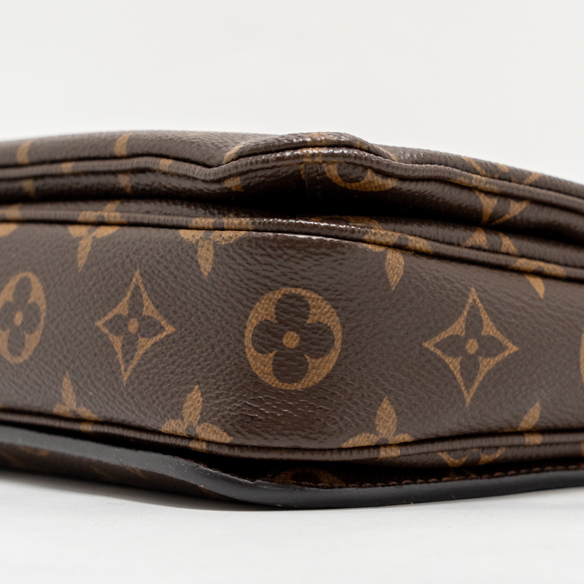 louis-vuitton-pochette-metis-monogram-canvas-ghw-copy