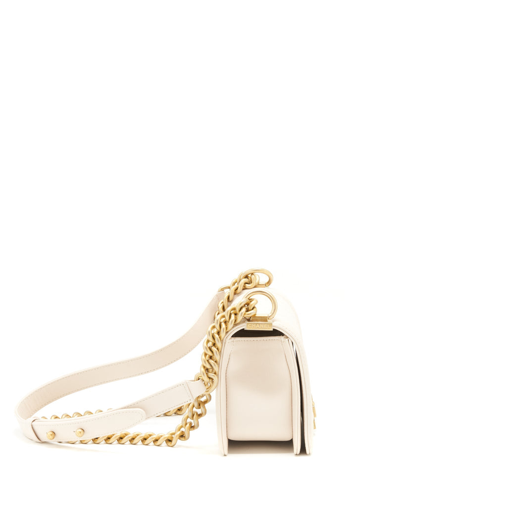 chanel-small-boy-chanel-calfskin-white-ghw