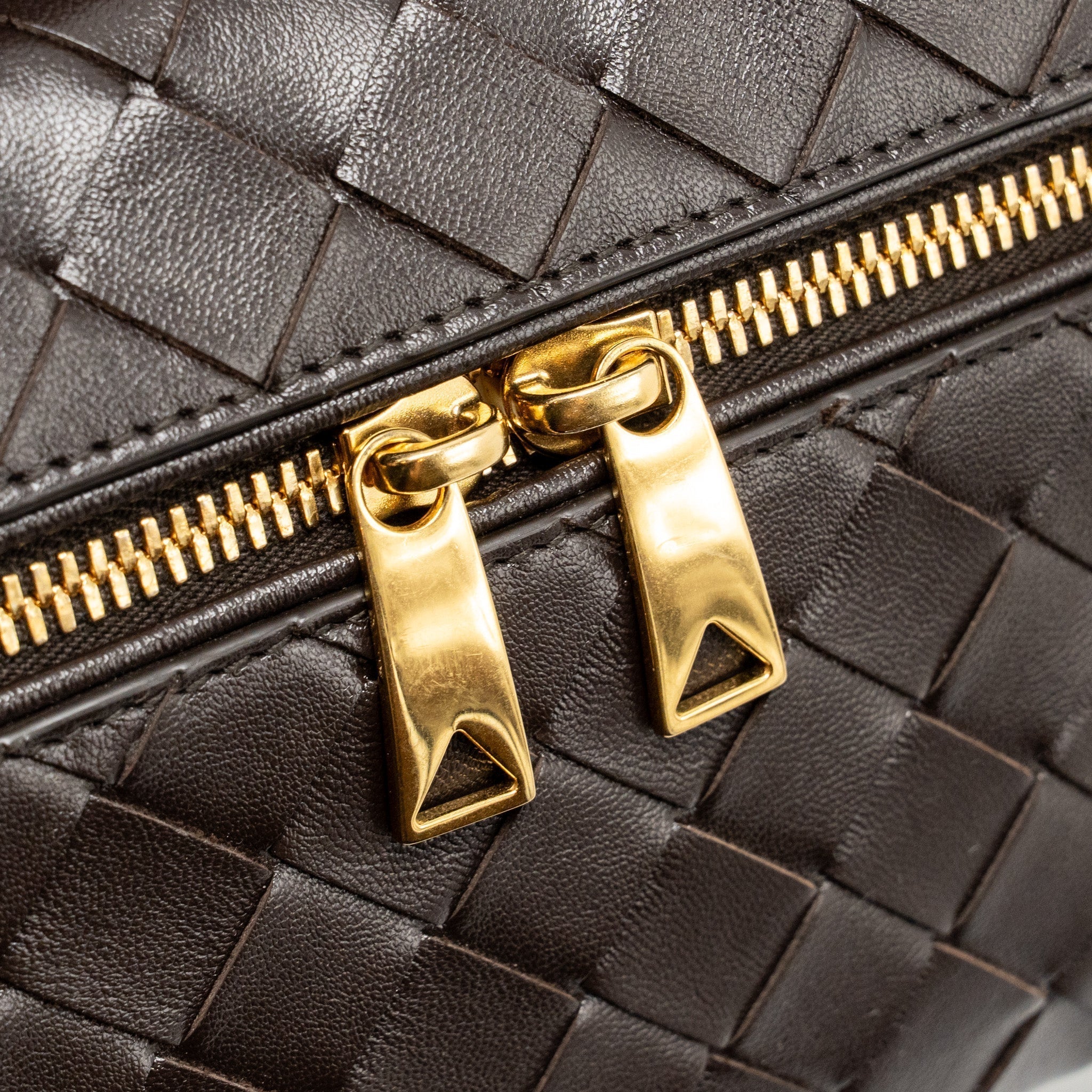 bottega-veneta-bang-bang-vanity-case-with-strap-intrecciato-leather-fondant-ghw