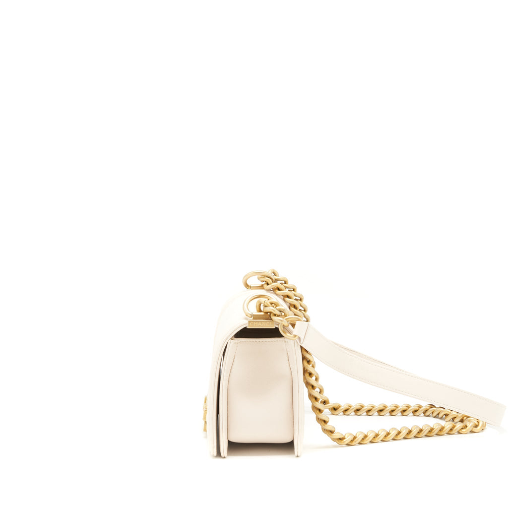 chanel-small-boy-chanel-calfskin-white-ghw