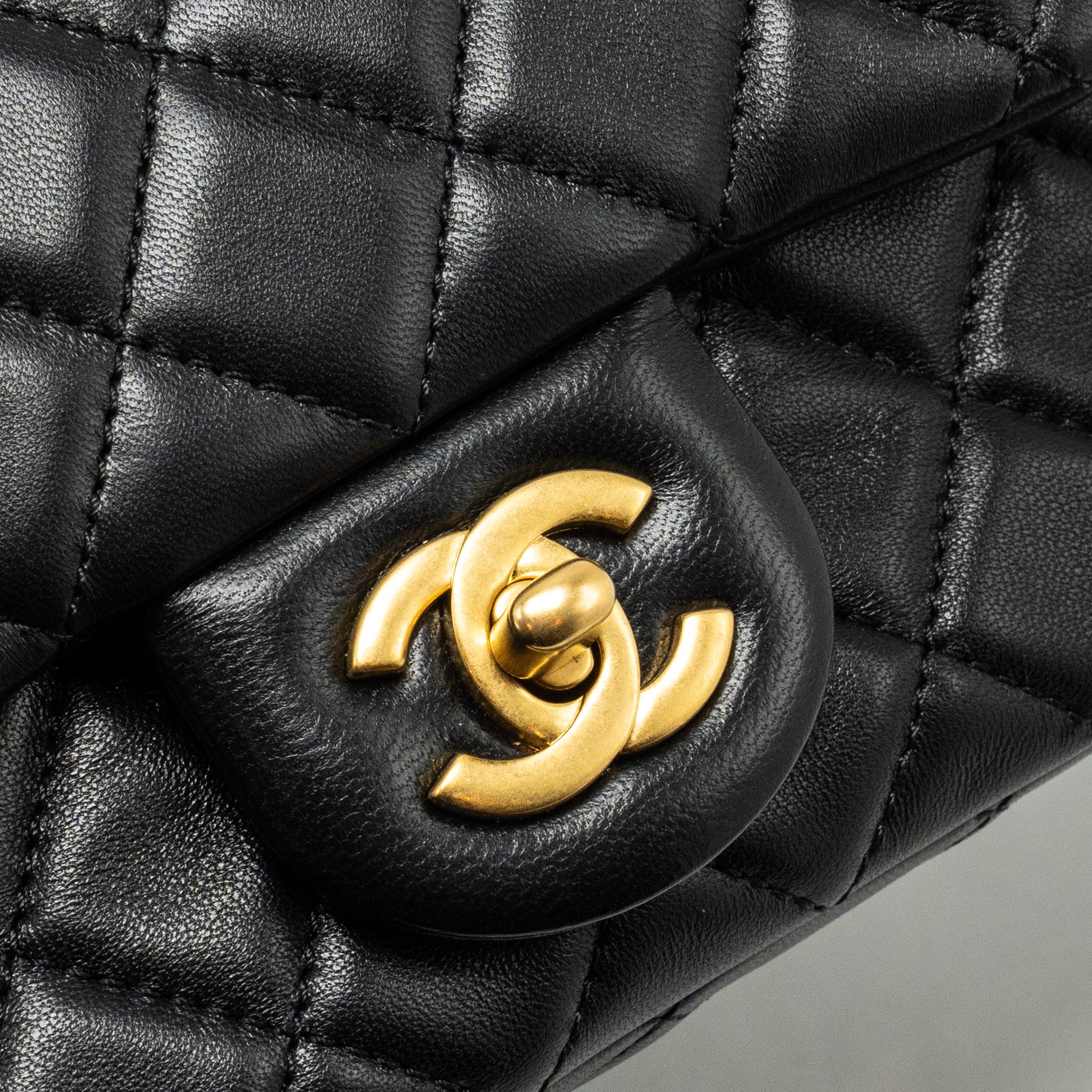 chanel-pearl-crush-mini-square-flap-bag-lambskin-black-ghwmicrochip-1