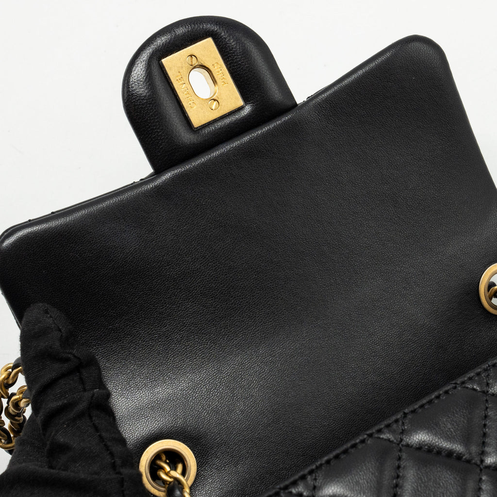 chanel-pearl-crush-mini-square-flap-bag-lambskin-black-ghwmicrochip-1