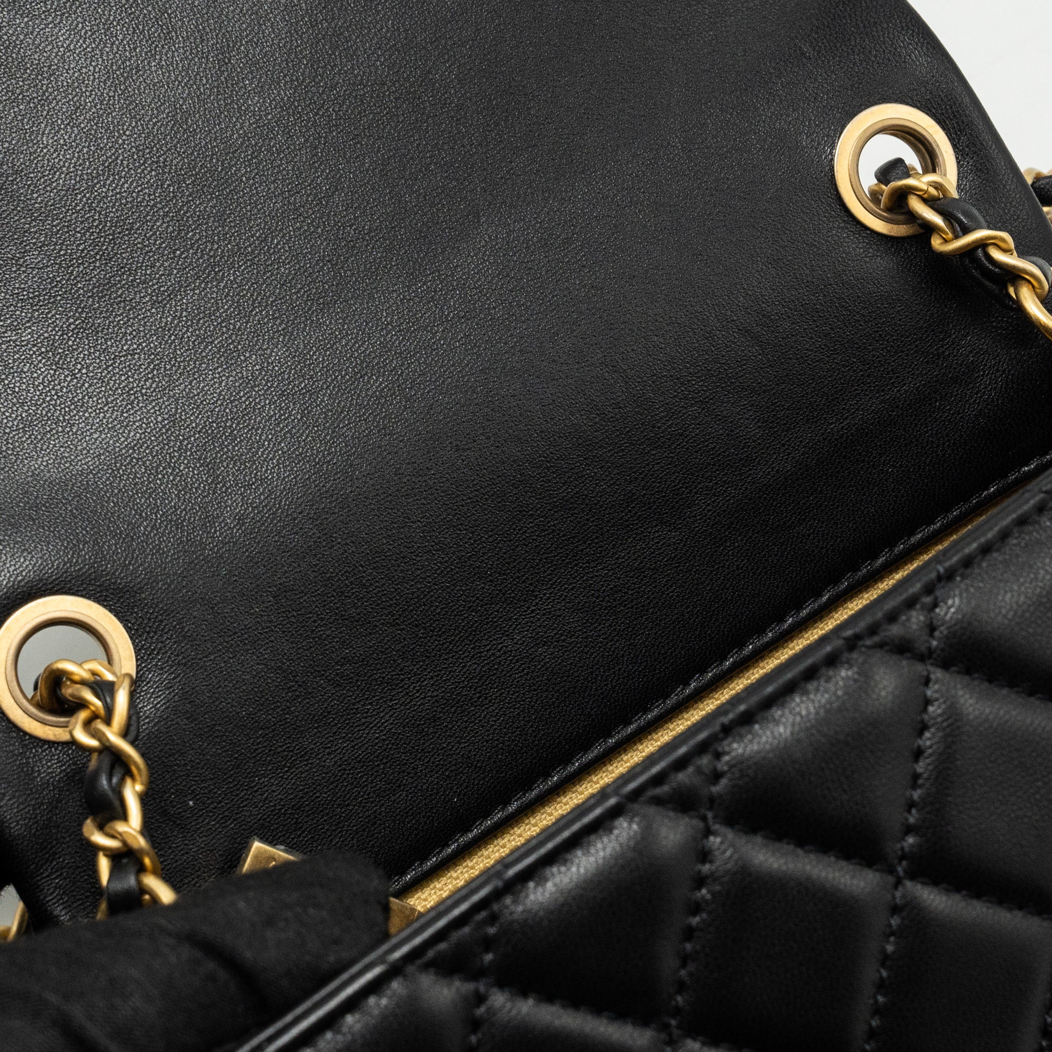 chanel-pearl-crush-mini-square-flap-bag-lambskin-black-ghwmicrochip-1